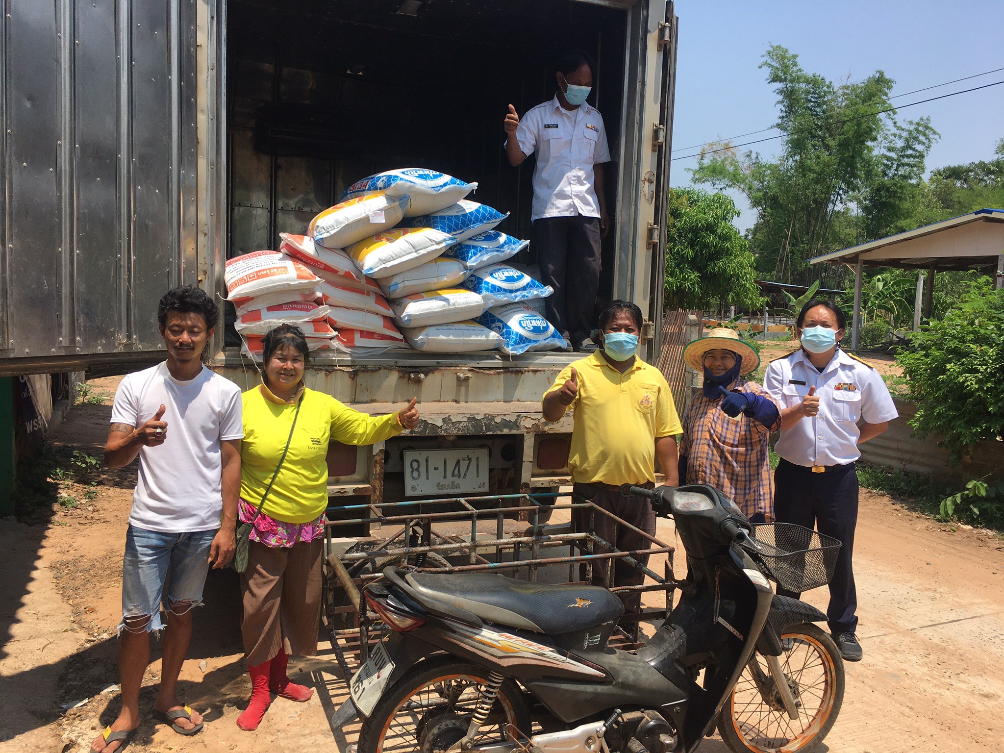 สนับสนุนปัจจัยการผลิต ตามโครงการส่งเสริมอาชีพประมง กิจกรรมส่งเสริมเกษตรเชิงรุกด้านประมง พื้นที่อำเภอจตุรพักตรพิมาน และอำเภอเกษตรวิสัย จังหวัดร้อยเอ็ด
