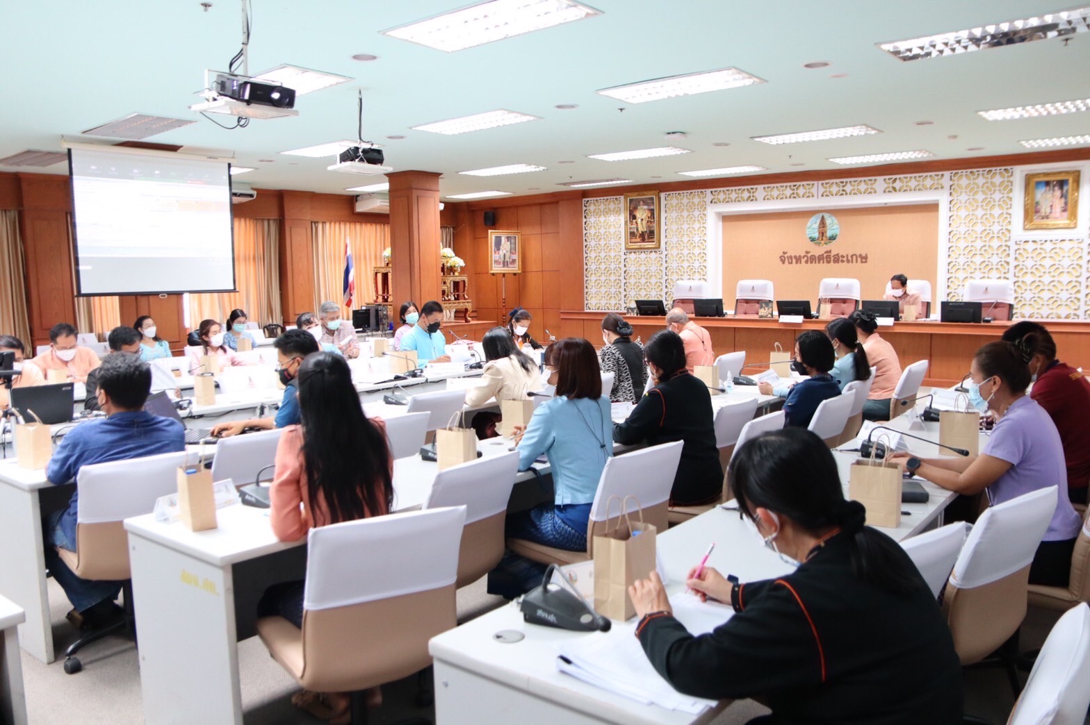 นางสาวชุติพร ฟูปิง หัวหน้ากลุ่มบริหารและยุทธศาสตร์ เข้าร่วมประชุมตรวจสอบแผนพัฒนาจังหวัด 4.0 ร่วมกับทีมอาจารย์ที่ปรึกษาจากมหาวิทยาลัยขอนแก่น..คลิก