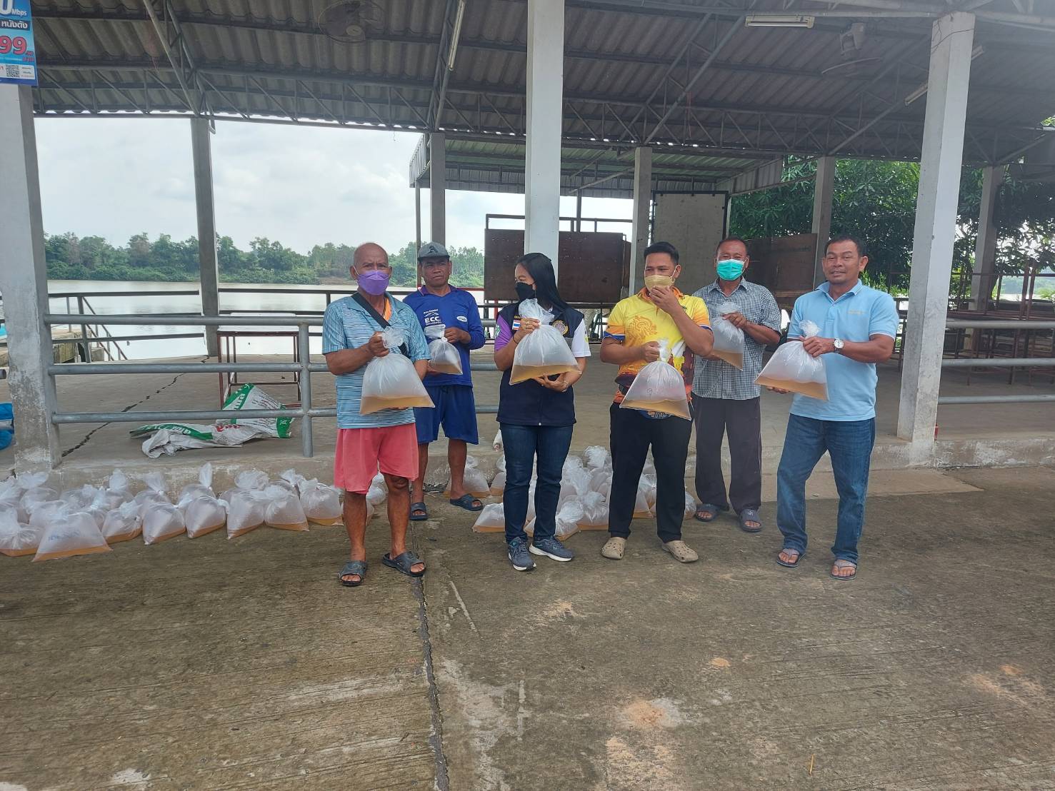 ประมงอำเภอวารินชำราบ ร่วมส่งมอบและปล่อยพันธุ์กุ้งก้ามกราม ตามโครงการบริหารจัดการทรัพยากรประมง (ผลิตพันธุ์สัตว์น้ำเพื่อปล่อยแหล่งน้ำธรรมชาติ) ประจำปีงบประมาณ 2565 ในพื้นที่ริมแม่น้ำมูล อ.วารินชำราบ..คลิก