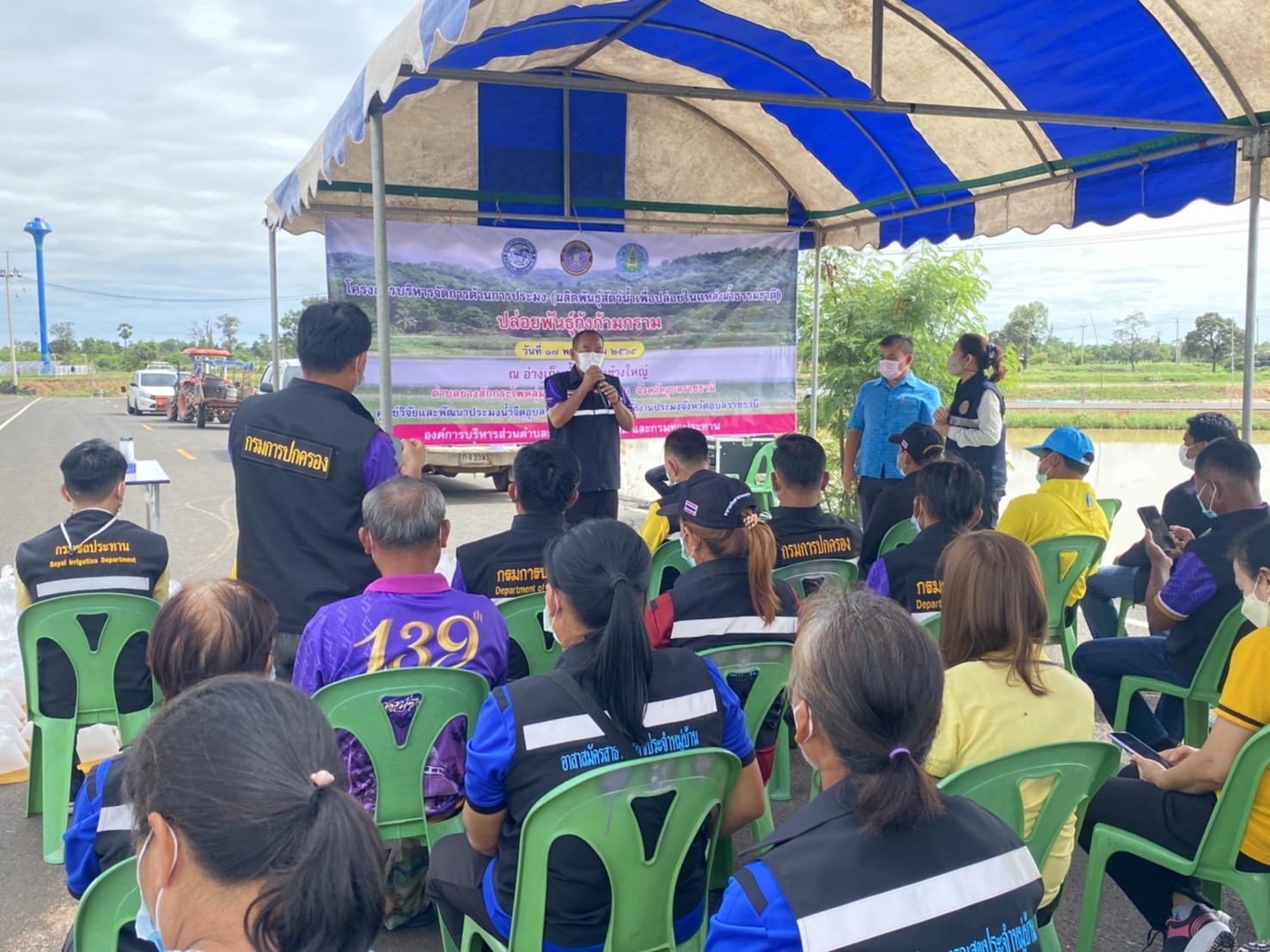 สำนักงานประมงจังหวัดอุบลราชธานีร่วมกับหน่วยงานนายกตำบลยางสักกระโพหลุ่มร่วมกันปล่อยพันธุ์กุ้งก้ามกราม  จำนวน 300,000 ตัว ณ อ่างเก็บน้ำหนองช้างใหญ่..คลิก