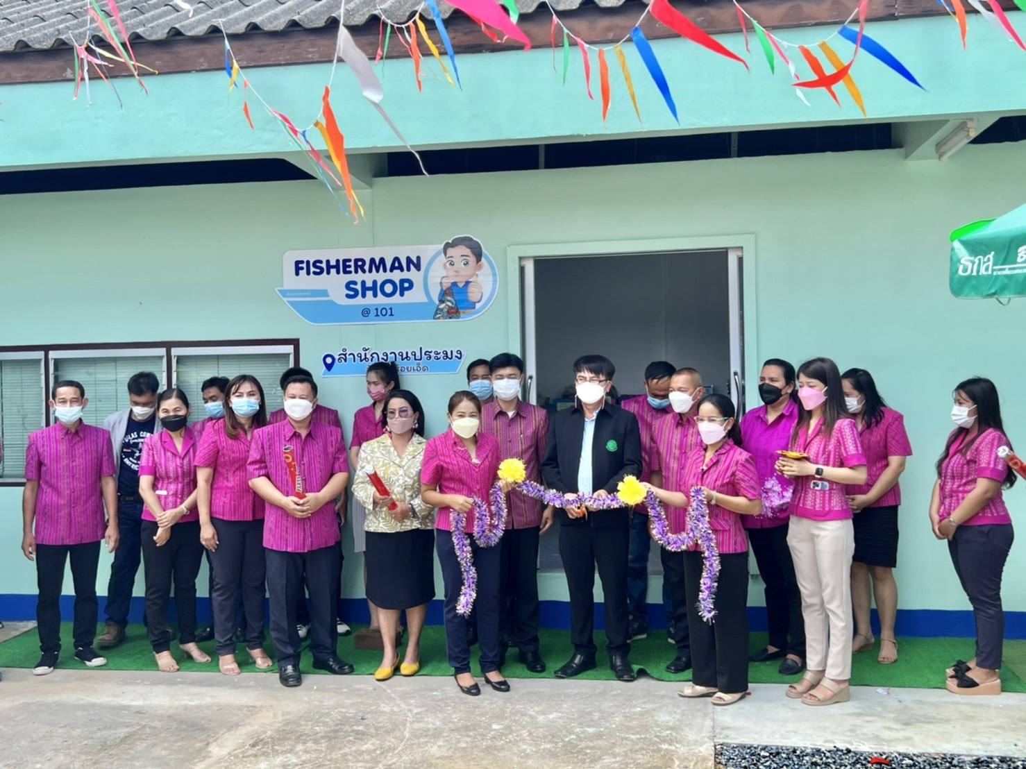 ร่วมและชมงานการเปิดร้านและจำหน่ายสินค้าแปรรูปสัตว์น้ำ “Fisherman Shop @ Roiet”