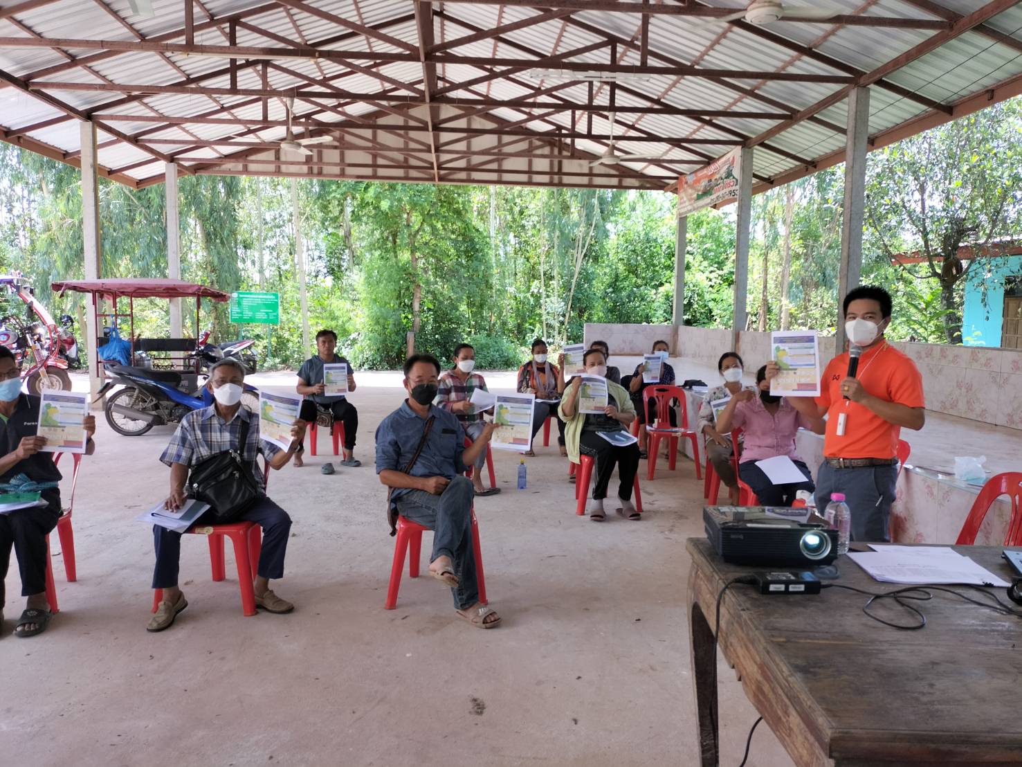 วันที่ 26 พฤษภาคม 2565 นายสมภาร วังคีรี ประมงอำเภอเมืองหนองบัวลำภู เป็นวิทยากรอบรมการเลี้ยงปลาตะเพียนขาว กลุ่มวิสาหกิจชุมชน โครงการ 1ตำบล..คลิก