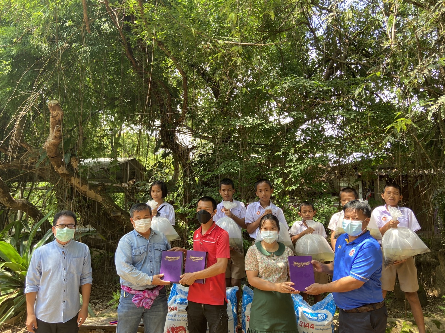 กิจกรรมมอบปัจจัยการผลิต แก่โรงเรียนเพียงหลวง 12 ในทูลกระหม่อมหญิงอุบลรัตนราชกัญญา สิริวัฒนาพรรณวดี ..คลิก