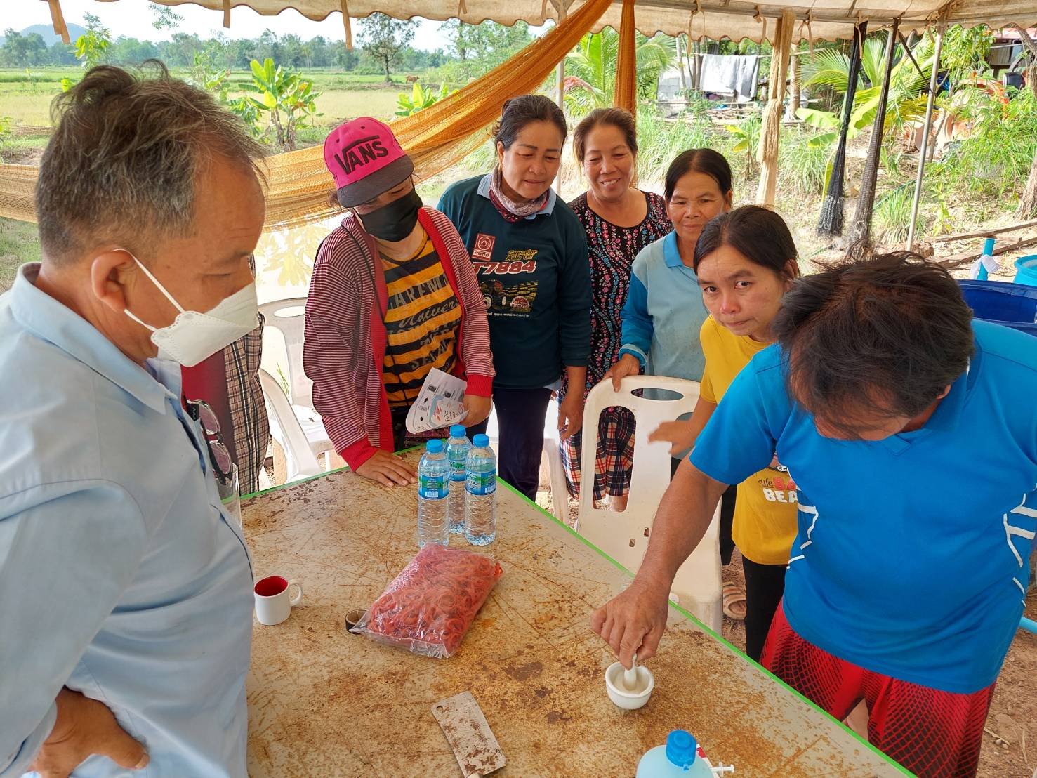 วันที่ 27 พฤษภาคม 2565 เวลา 14.00 น. นายธีรศักดิ์ ศรีร่องหอย นักวิชาการประมงปฏิบัติการ ปฏิบัติงานติดตามและทบทวนการดำเนินงานการเพาะพันธุ์ปลาตะเพียนด้วยชุดเพาะพันธุ์ปลาเคลื่อนที่ บ้านศรีสำราญ ตำบลนาดี อำเภอสุวรรณคูหา จังหวัดหนองบัวลำภู..คลิก