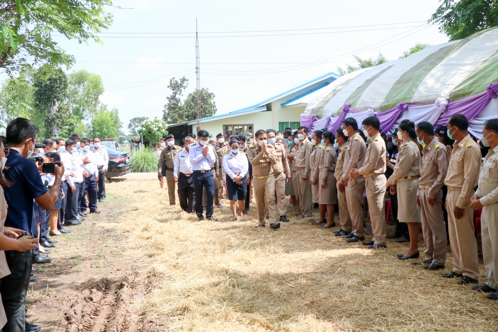 จัดพิธีปล่อยพันธุ์สัตว์น้ำเฉลิมพระเกียรติ สมเด็จพระนางเจ้าสุทิตา พัชรสุธาพิมลลักษณ พระบรมราชินี เนื่องในวันเฉลิมพระชนมพรรษา โดยศูนย์วิจัยและพัฒนาการเพาะเลี้ยงสัตว์น้ำจืดร้อยเอ็ด..คลิก