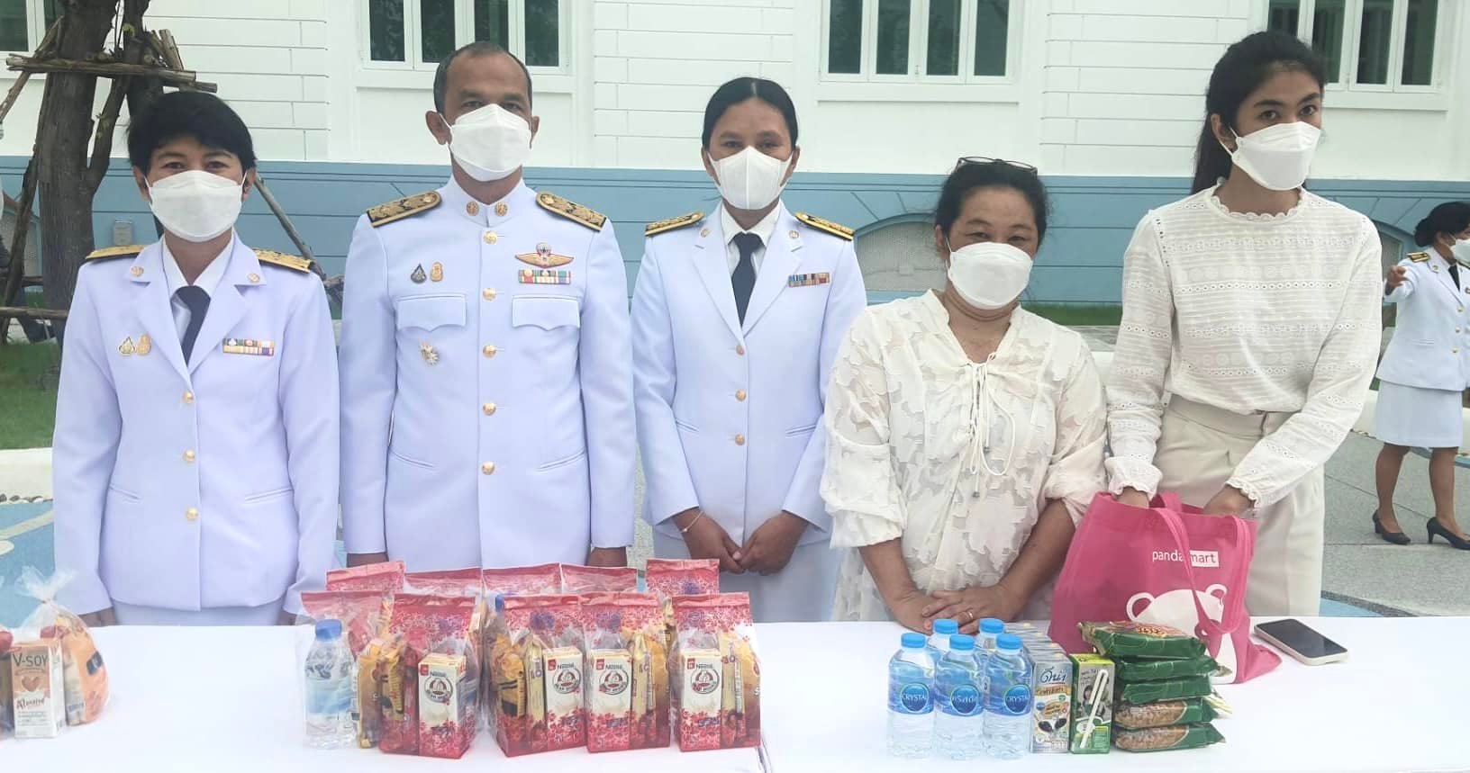 เข้าร่วมพิธีทำบุญตักบาตรถวายพระราชกุศล เนื่องในโอกาสวันเฉลิมพระชนมพรรษาสมเด็จพระนางเจ้าฯ พระบรมราชินี ประจำปีพุทธศักราช 2565..คลิก