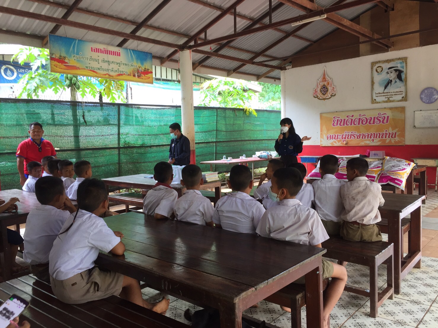 โครงการโรงเรียนเพียงหลวง ในทูลกระหม่อมหญิงอุบลรัตนราชกัญญา สิริวัฒนาพรรณวดี..คลิก