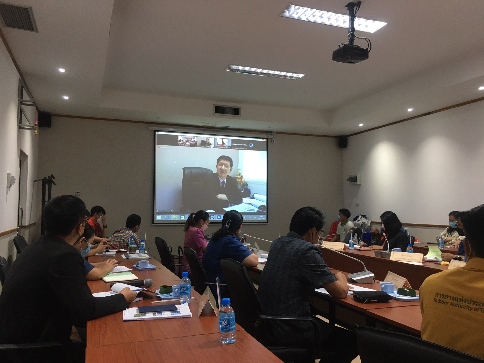 ร่วมประชุมติดตามความก้าวหน้าผลการดำเนินงานตามประเด็นการตรวจราชการและขับเคลื่อนแบบบูรณาการในระดับพื้นที่..คลิก
