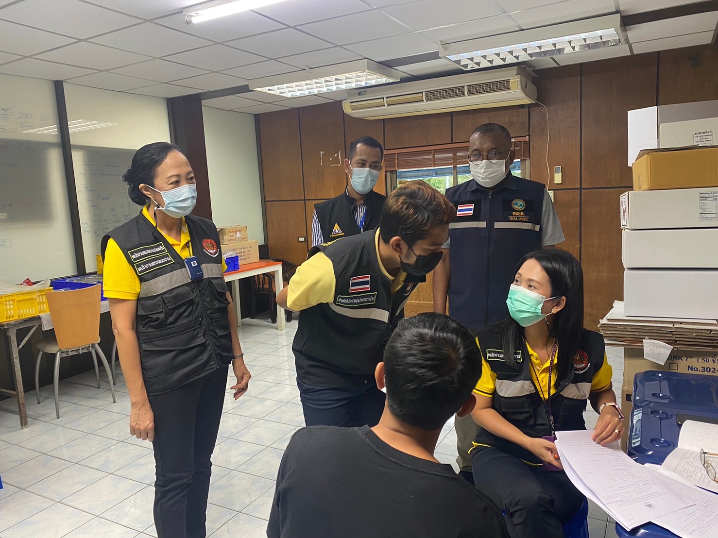 สำนักงานประมงจังหวัดภูเก็ต ร่วมกับชุดเฉพาะกิจตรวจสถานประกอบกิจการแปรรูปสัตว์น้ำ ภายใต้คำสั่งจังหวัดภูเก็ตที่ 3019/2565 ลงวันที่ 5 พฤษภาคม 2565 ดำเนินการออกตรวจสถานประกอบกิจการแปรรูปสัตว์น้ำ จำนวน 2 แห่ง