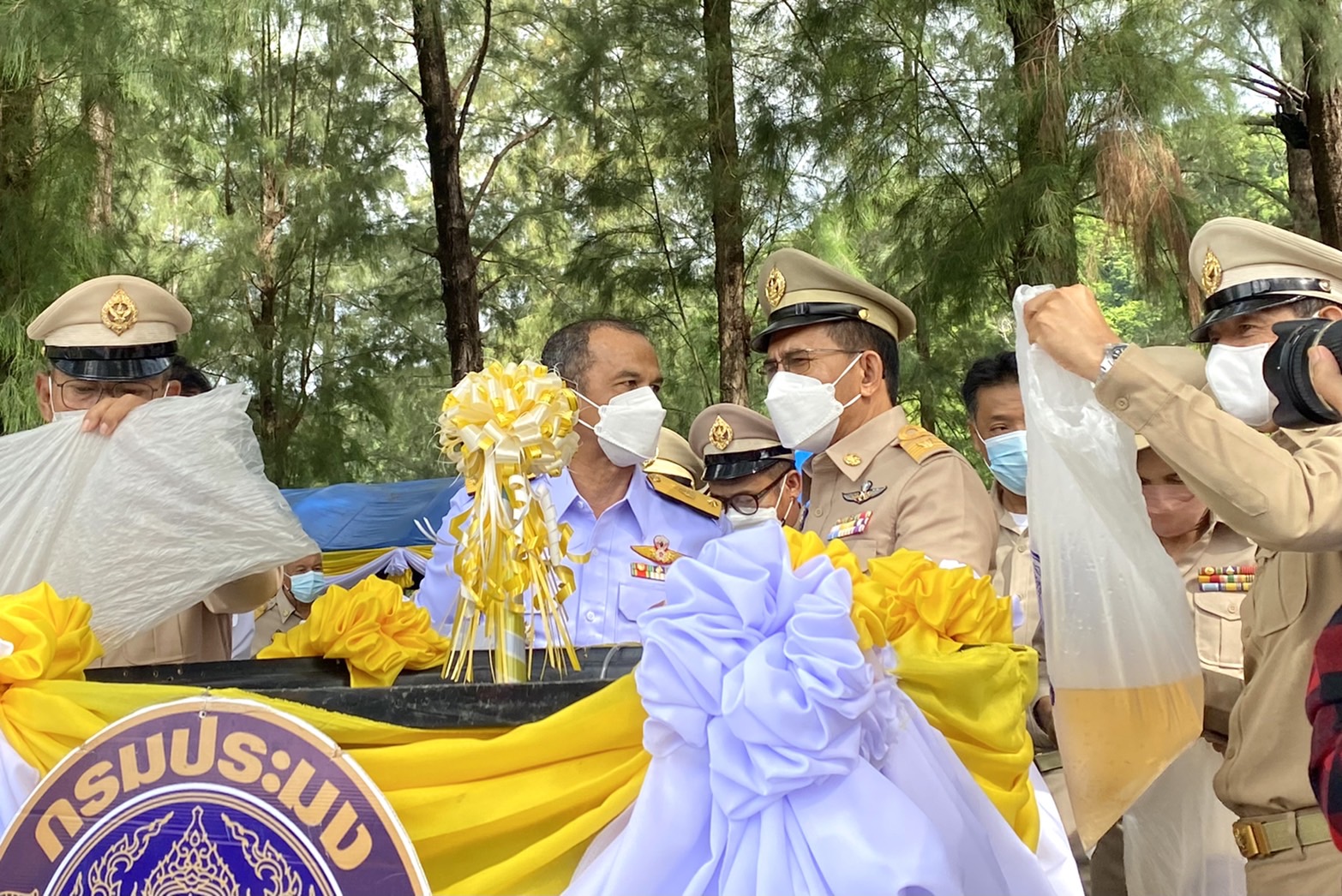 สำนักงานประมงจังหวัดภูเก็ตร่วมกับหน่วยงานในสังกัดกรมประมงจังหวัดภูเก็ต และเทศบาลตำบลราไวย์ จัดกิจกรรมปล่อยพันธุ์สัตว์น้ำ เนื่องในวันเฉลิมพระชนมพรรษาพระบาทสมเด็จ พระปรเมนทรรามาธิบดีศรีสินทรมหาวชิราลงกรณ พระวชิรเกล้าเจ้าอยู่หัว วันที่ 28 กรกฎาคม 2565