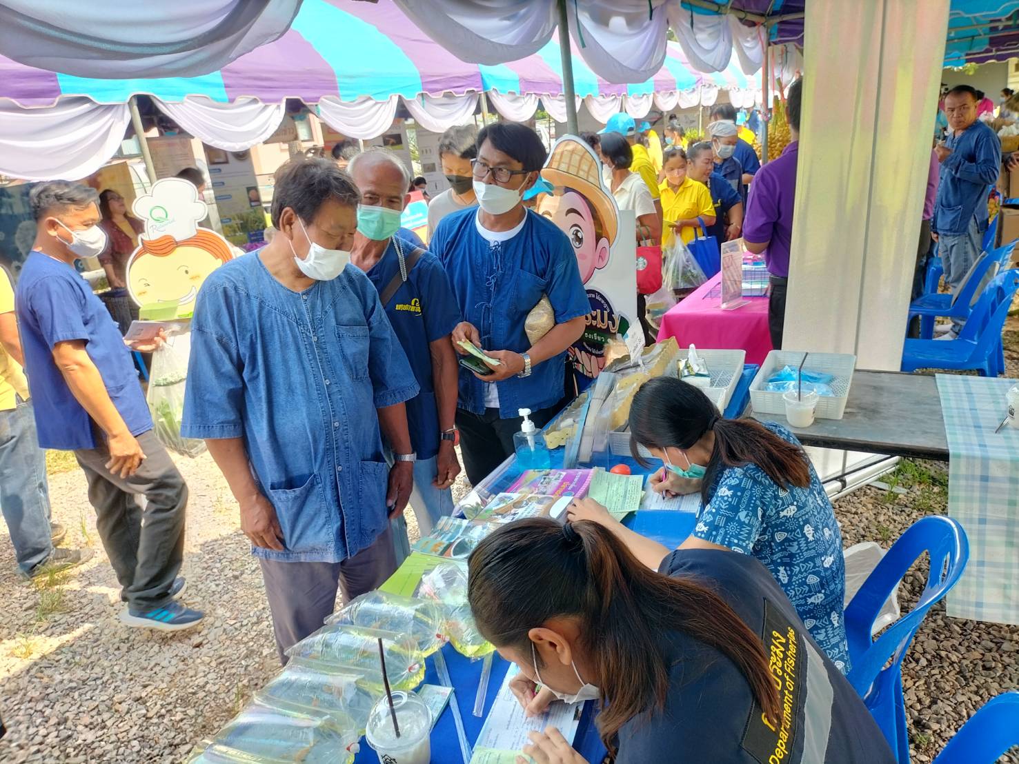 ออกให้บริการ “คลินิกประมง” ตามโครงการคลินิกเกษตรเคลื่อนที่ในพระราชานุเคราะห์ สมเด็จพระบรมโอรสาธิราชฯ สยามมกุฎราชกุมาร เฉลิมพระเกียรติ เนื่องในโอกาสที่ทรงเจริญพระชนมพรรษา 70 พรรษา วันที่ 28 กรกฎาคม 2565