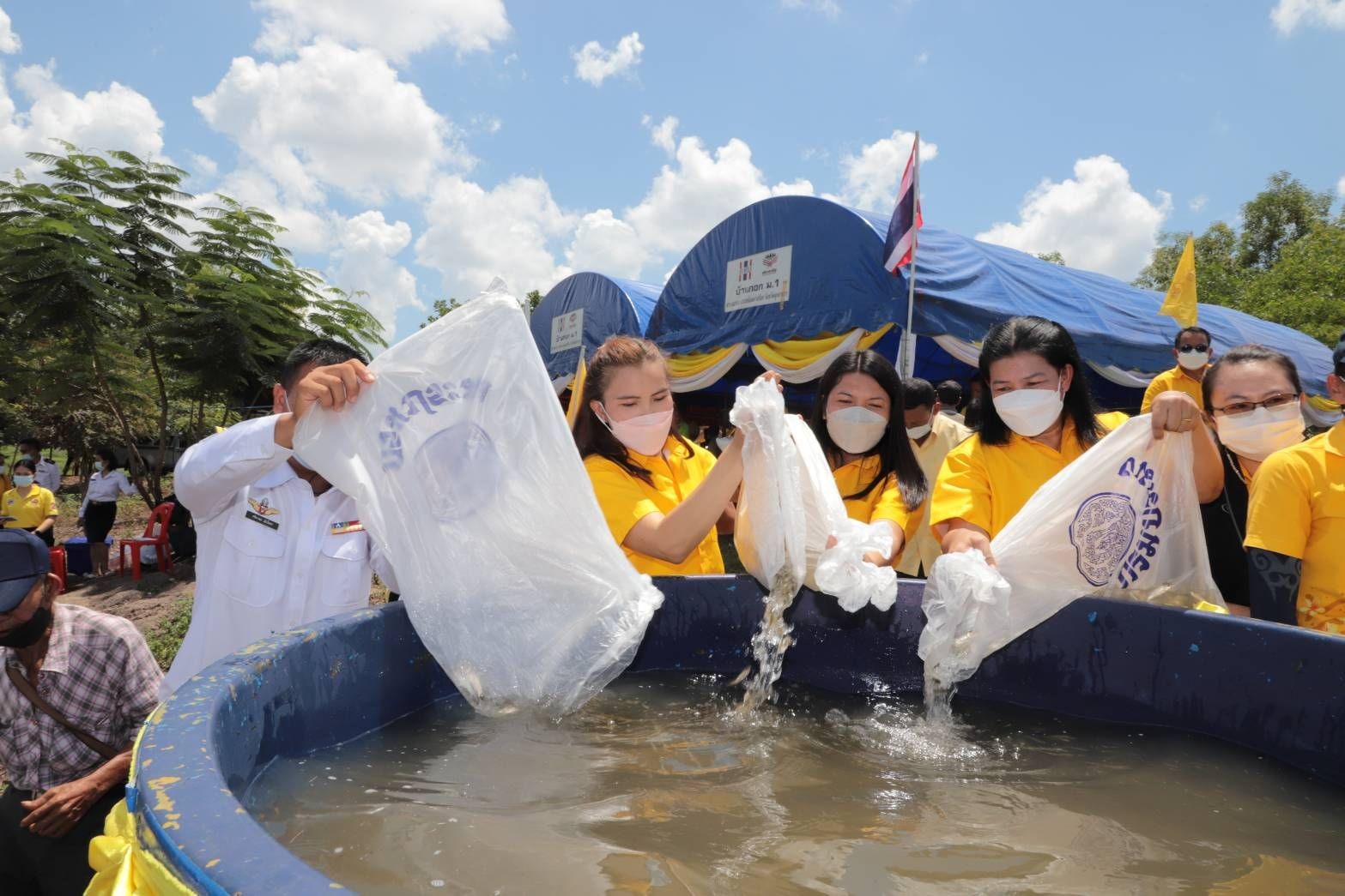 พิธีปล่อยพันธุ์สัตว์น้ำ เนื่องในวันเฉลิมพระชนมพรรษา พระบาทสมเด็จประปรเมนทรรามาธิบดีศรีสินทรมหาวชิราลงกรณ พระวชิรเกล้าเจ้าอยู่หัว..คลิก