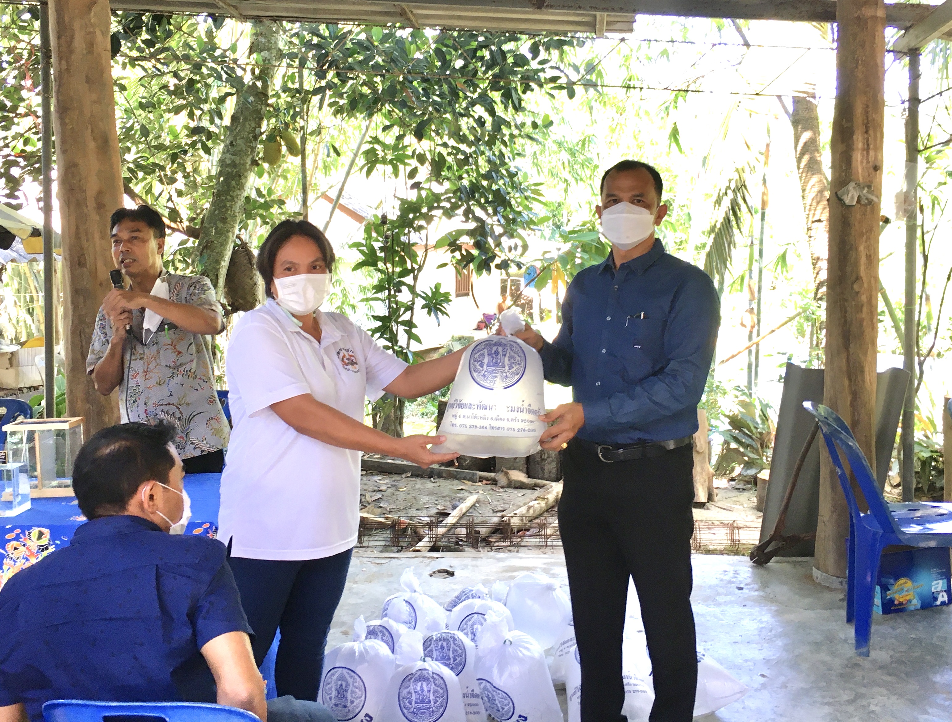 สำนักงานประมงจังหวัดภูเก็ต จัดงานวันถ่ายทอดเทคโนโลยีเพื่อเริ่มต้มฤดูกาลใหม่ (Field Day)  ซึ่งเป็นกิจกรรมภายใต้โครงการศูนย์เรียนรู้การเพิ่มประสิทธิภาพการผลิตสินค้าเกษตร (ศพก.) กิจกรรมศูนย์เรียนการเพิ่มประสิทธิภาพการผลิตสินค้าประมง ปีงบประมาณ พ.ศ. 2565