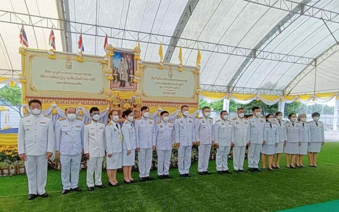 ร่วมพิธีทำบุญตักบาตรถวายพระราชกุศลและพิธีถวายสัตย์ปฏิญาณเพื่อเป็นข้าราชการที่ดีและพลังของแผ่นดิน เนื่องในโอกาสวันเฉลิมพระชนมพรรษาพระบาทสมเด็จพระเจ้าอยู่หัว..คลิก