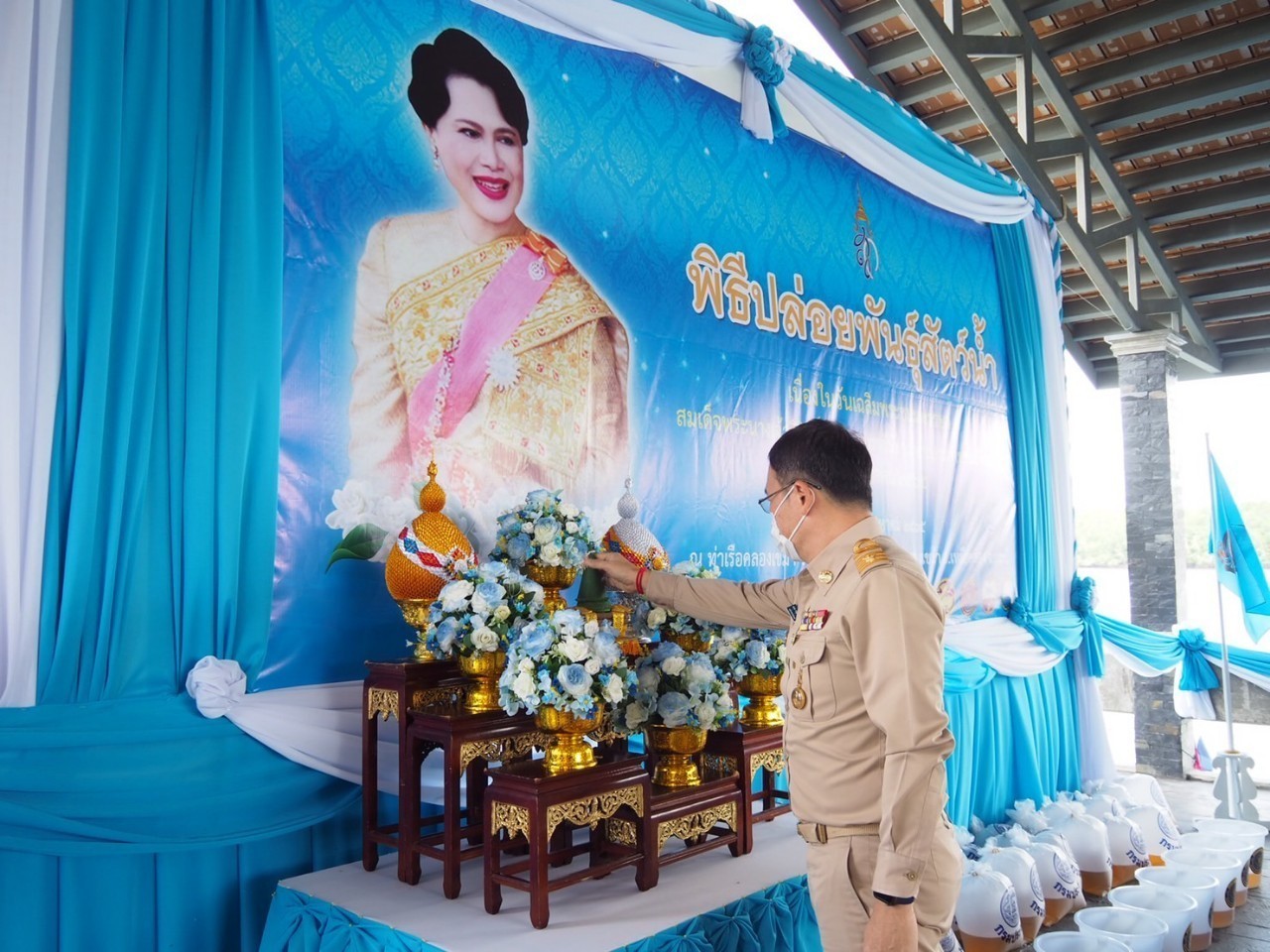 พิธีปล่อยพันธุ์สัตว์น้ำ เนื่องในวันเฉลิมพระชนมพรรษา สมเด็จพระนางเจ้าสิริกิติ์พระบรมราชินีนาถ พระบรมราชชนนีพันปีหลวง..คลิก