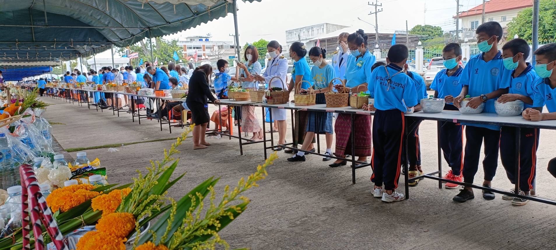 วันที่ 12 สิงหาคม 2565      นางสาวชุติพร ฟูปิง หัวหน้ากลุ่มบริหารและยุทธศาสตร์ ร่วมพิธีทำบุญตักบาตรเพื่อถวายเป็นพระราชกุศล   กิจกรรมเฉลิมพระเกียรติสมเด็จพระนางเจ้าสิริกิติ์ พระบรมราชินีนาถ พระบรมราชชนนีพันปีหลวง เนื่องในโอกาสวันมหามงคลเฉลิมพระชนมพรรษา 90 พรรษา 12 สิงหาคม 2565 ณ บริเวณลานข้างศาลากลางจังหวัดศรีสะเกษ อาคาร 3 อำเภอเมืองศรีสะเกษ  โดยมีนายวัฒนา พุฒิชาติ ผู้ว่าราชการจังหวัดศรีสะเกษ เป็นประธานในพิธี..คลิก