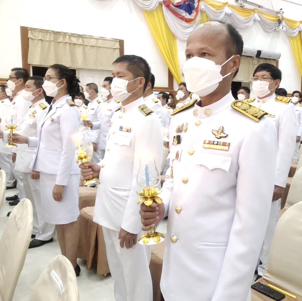 ร่วมพิธีถวายเครื่องราชสักการะ วางพานพุ่ม จุดเทียนถวายพระพรชัยมงคล เนื่องในโอกาสมหามงคลเฉลิมพระชนมพรรษา สมเด็จพระนางเจ้าสิริกิติ์ พระบรมราชินีนาถ พระบรมราชชนนีพันปีหลวง