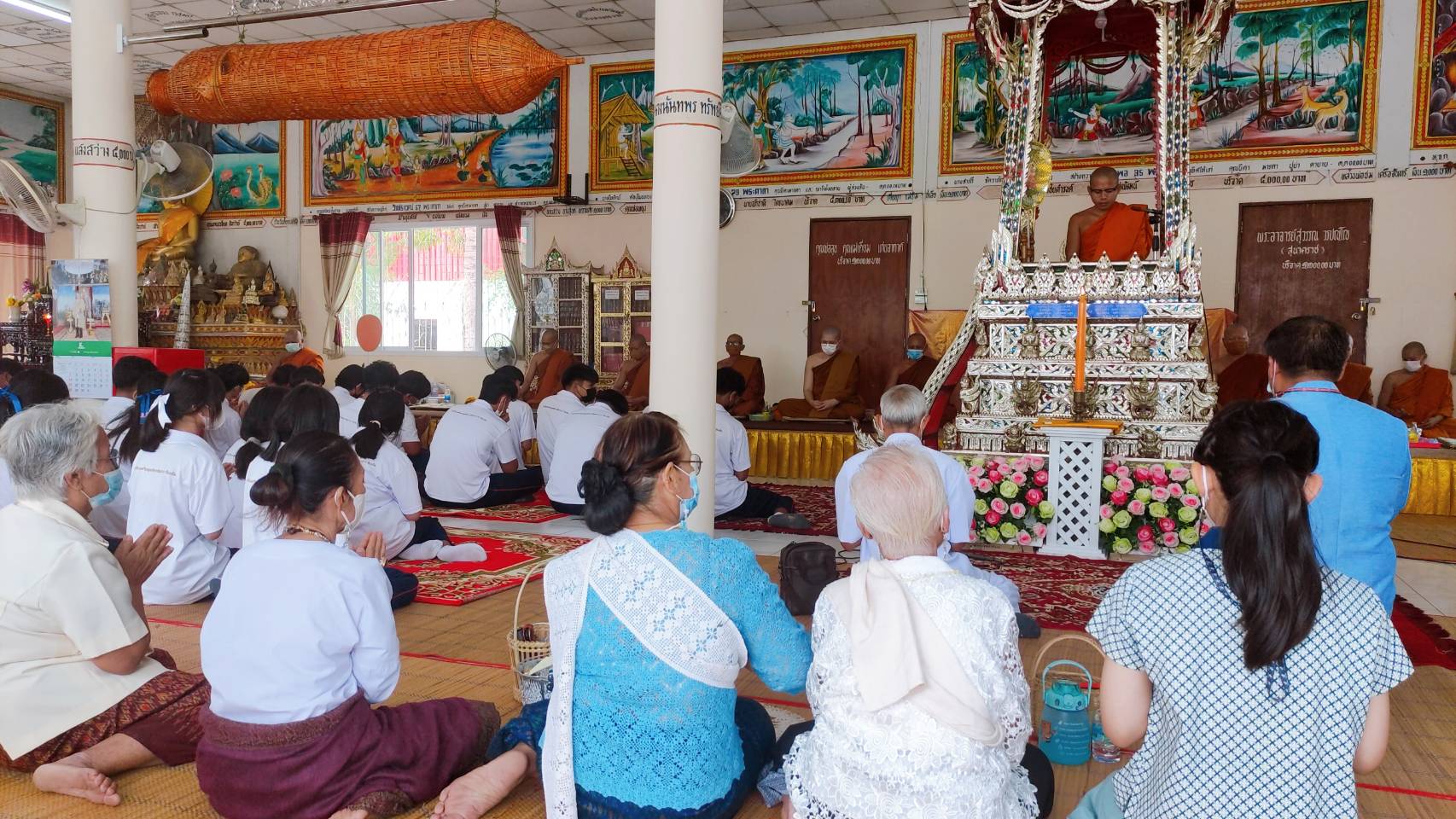 ร่วมโครงการอบรมคุณธรรมจริยธรรม ข้าราชการ นักการเมือง นักเรียน นักศึกษา และประชาชนทั่วไป เนื่องในเทศกาลเข้าพรรษา ประจำปี ๒๕๖๕..คลิก