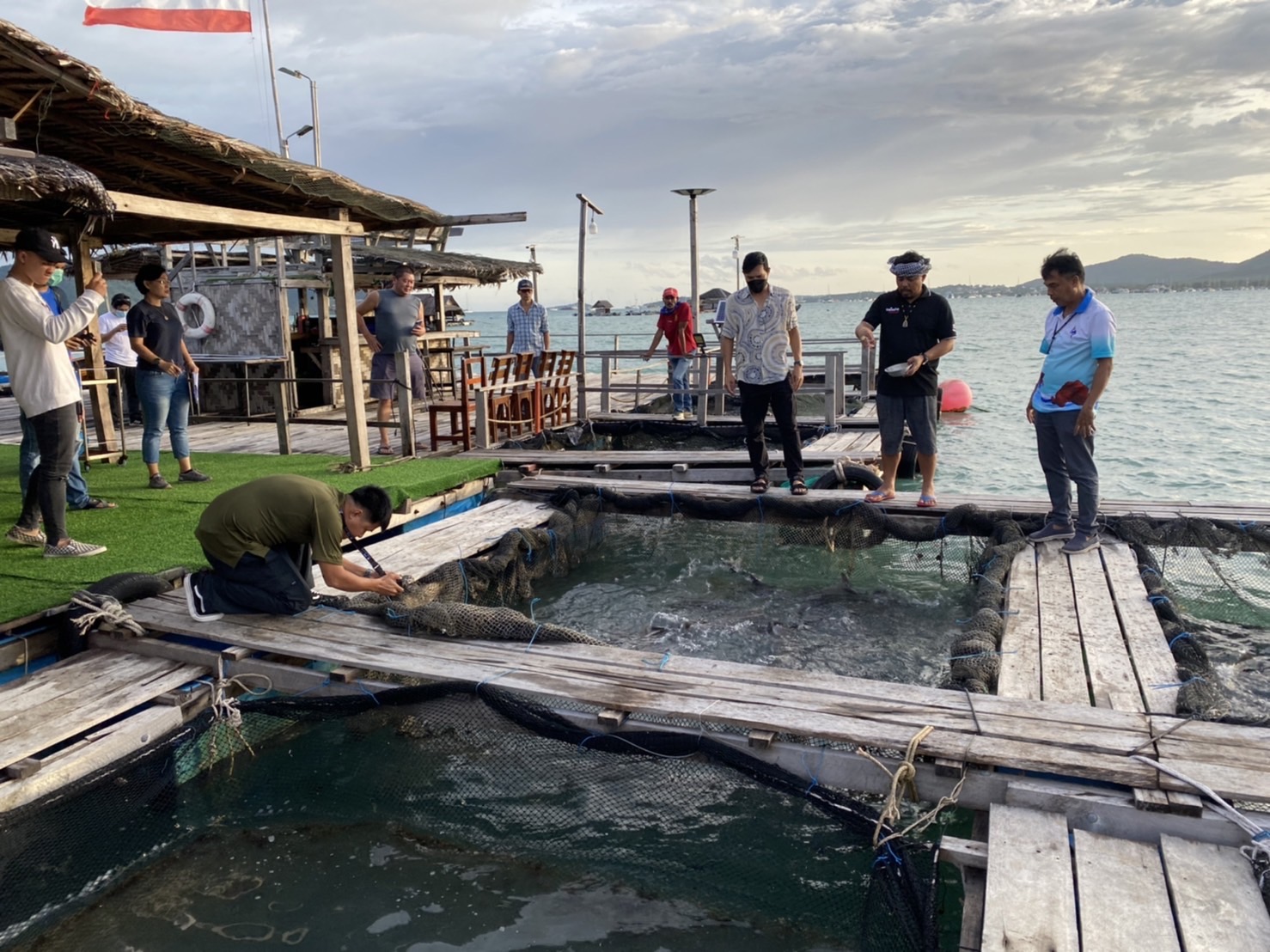สำนักงานประมงจังหวัดภูเก็ตลงพื้นที่จัดทำสื่อวิดีโอแนะนำตัวเกษตรกรดีเด่น ประจำปี 2565