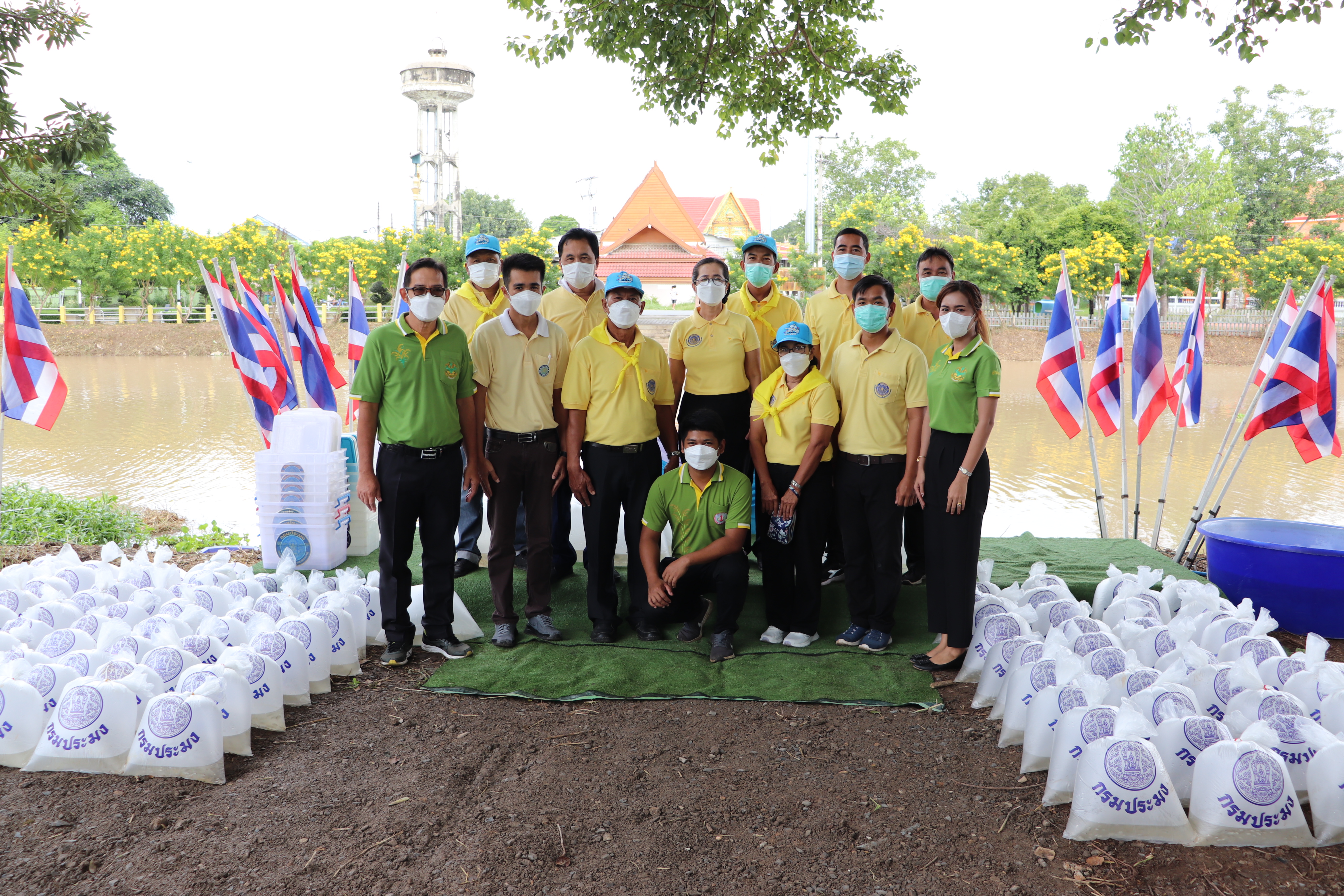 ศูนย์ฯ อ่างทอง ร่วมกับสำนักงานประมงจังหวัด จัดพิธีปล่อยพันธุ์สัตว์น้ำ เนื่องในวันประมงแห่งชาติ 21 กันยายน 2565 มีข้าราชการ และประชาชนทั่วไปร่วมปล่อยพันธุ์ปลา ณ คลองรำมะสัก (หน้าวัดโพธิ์เอน)..คลิก