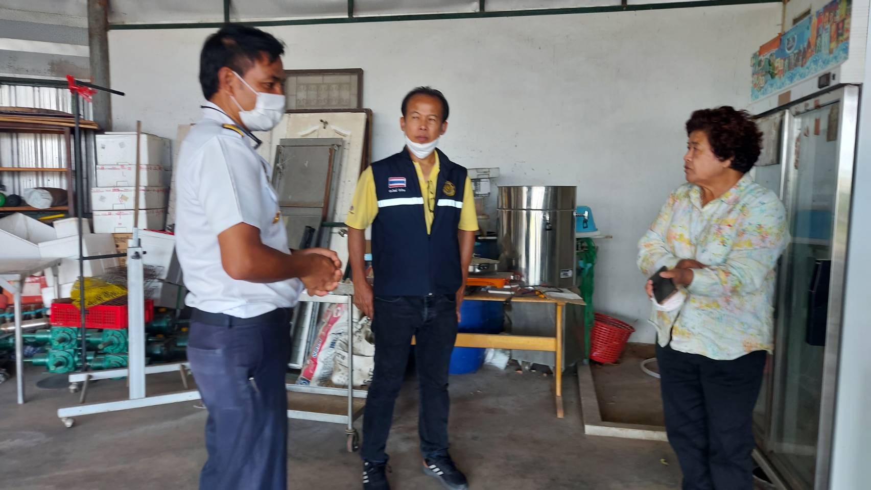 ติดตามผลการดำเนินงานประจำปี และมอบแนวทางการปฏิบัติงานแก่เจ้าหน้าที่สำนักงานประมงจังหวัดกาญจนบุรี..คลิก