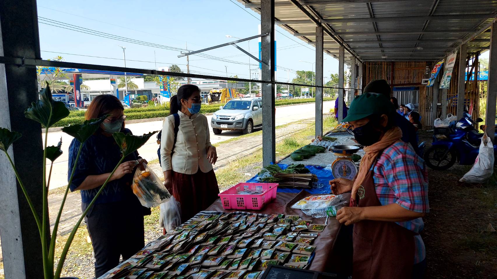 Fisherman Market  ณ ตลาดสินค้าเกษตร หน้าสำนักงานเกษตรอำเภอลืออำนาจ  จังหวัดอำนาจเจริญ..คลิก