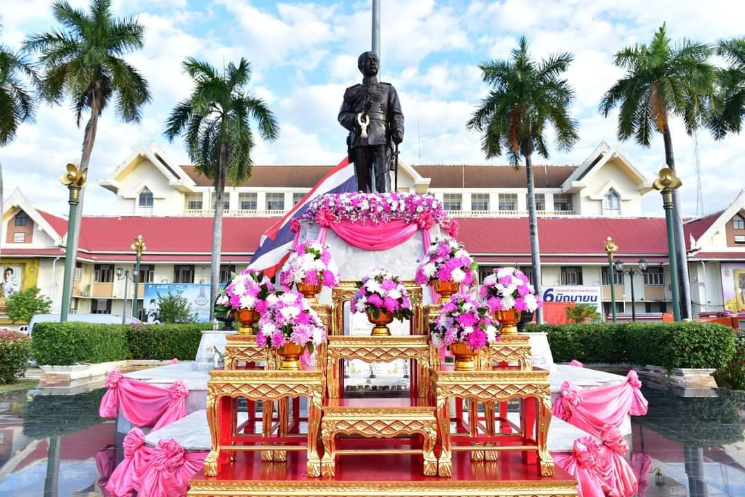 ร่วมกิจกรรมพิธีวางพวงมาลา..คลิก