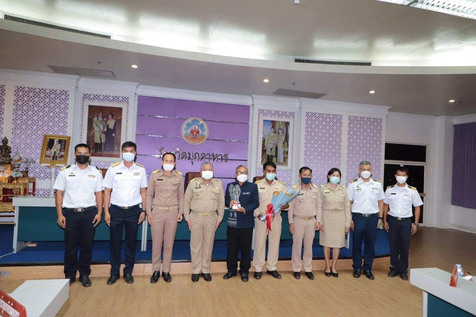 รับมอบโล่รางวัลเลิศรัฐ