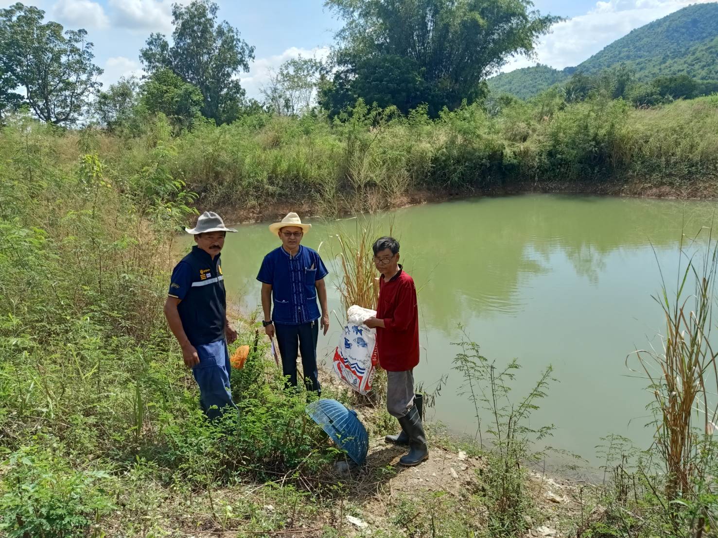 คัดเลือกเกษตรกร เข้าร่วมโครงการอันเนื่องมาจากพระราชดำริ (กิจกรรมการเลี้ยงปลากินพืชในบ่อดิน)..คลิก