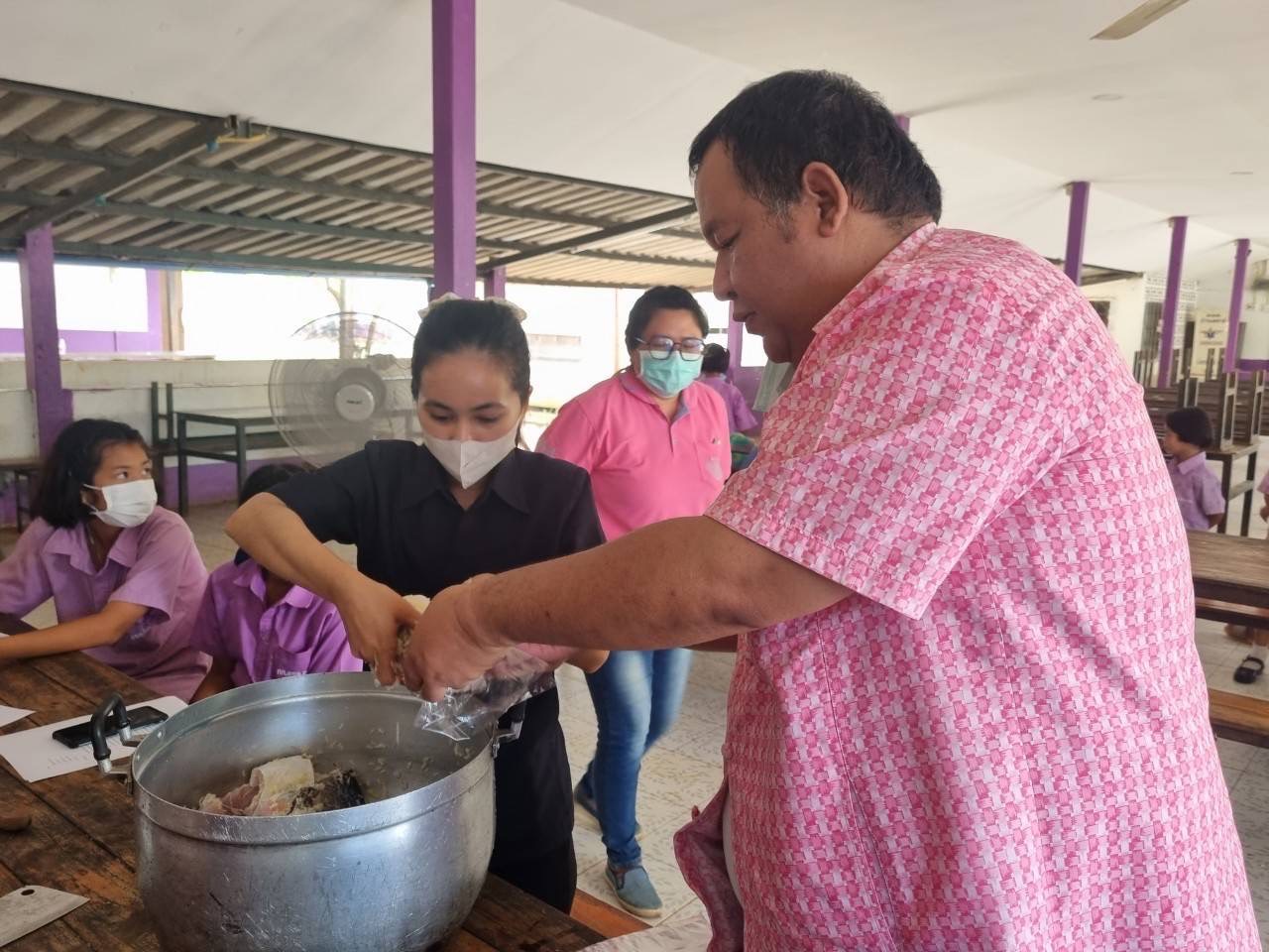 ร่วมเป็นวิทยากรสอนการทำอาหารสัตว์น้ำ 