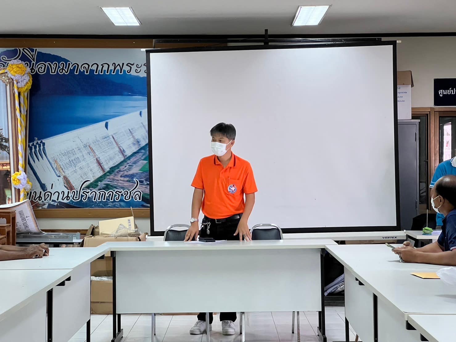 ออกหน่วยเคลื่อนที่ให้บริการให้คำแนะนำพร้อมส่งเสริมการใช้ระบบโปรแกรมประยุกต์ APD ในพื้นที่ อำเภอองครักษ์..คลิก