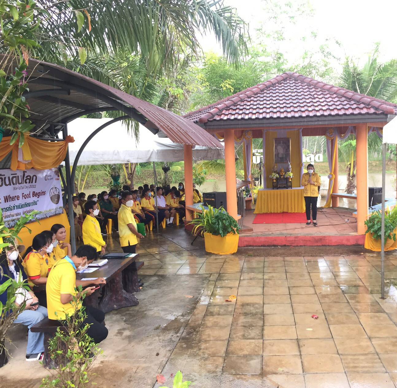 เจ้าพนักงานประมงปฎิบัติงาน รับผิดชอบอำเภอป่าพะยอม  เข้าร่วมกิจกรรมวันดินโลก เพื่อน้อมรำลึกและเทิดพระเกียรติพระบาทสมเด็จพระบรมชนกาธิเบศร มหาภูมิพลอดุลยเดชมหาราช บรมนาถบพิตร ปล่อยพันธุ์ปลากินพืช จำนวน 10,000 ตัว  ณ บริเวณอ่างเก็บน้ำห้วยหลุด..คลิก