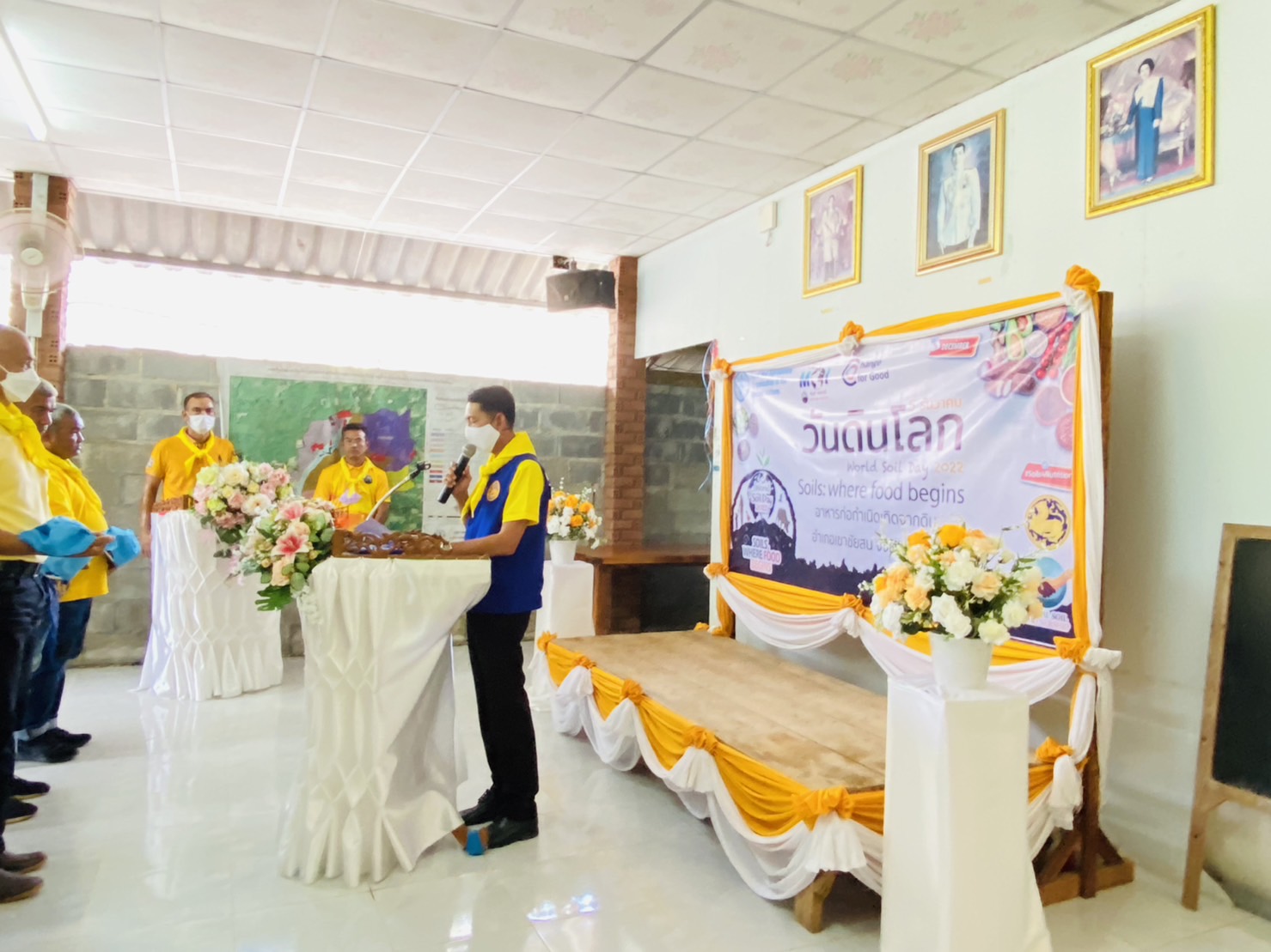 ประมงอำเภอเขาชัยสน ร่วมกิจกรรมวันดินโลก และประกาศเจตนารมณ์วันดินโลก โดยมีนายสมบูรณ์ เต็มชื่น  นายอำเภอเขาชัยสน เป็นประธาน