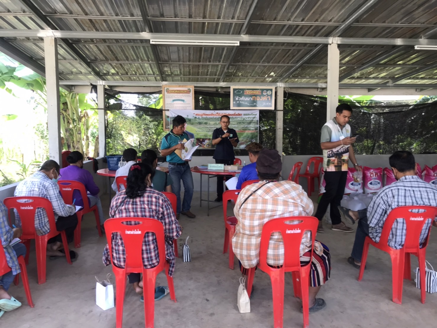 ประชุมชี้แจงเพื่อส่งเสริมองค์ความรู้ ตามโครงการพัฒนาเกษตรกรรมยั่งยืน กิจกรรมพัฒนาเกษตรทฤษฎีใหม่ด้านการประมง ประจำปีงบประมาณ พ.ศ. 2566..คลิก