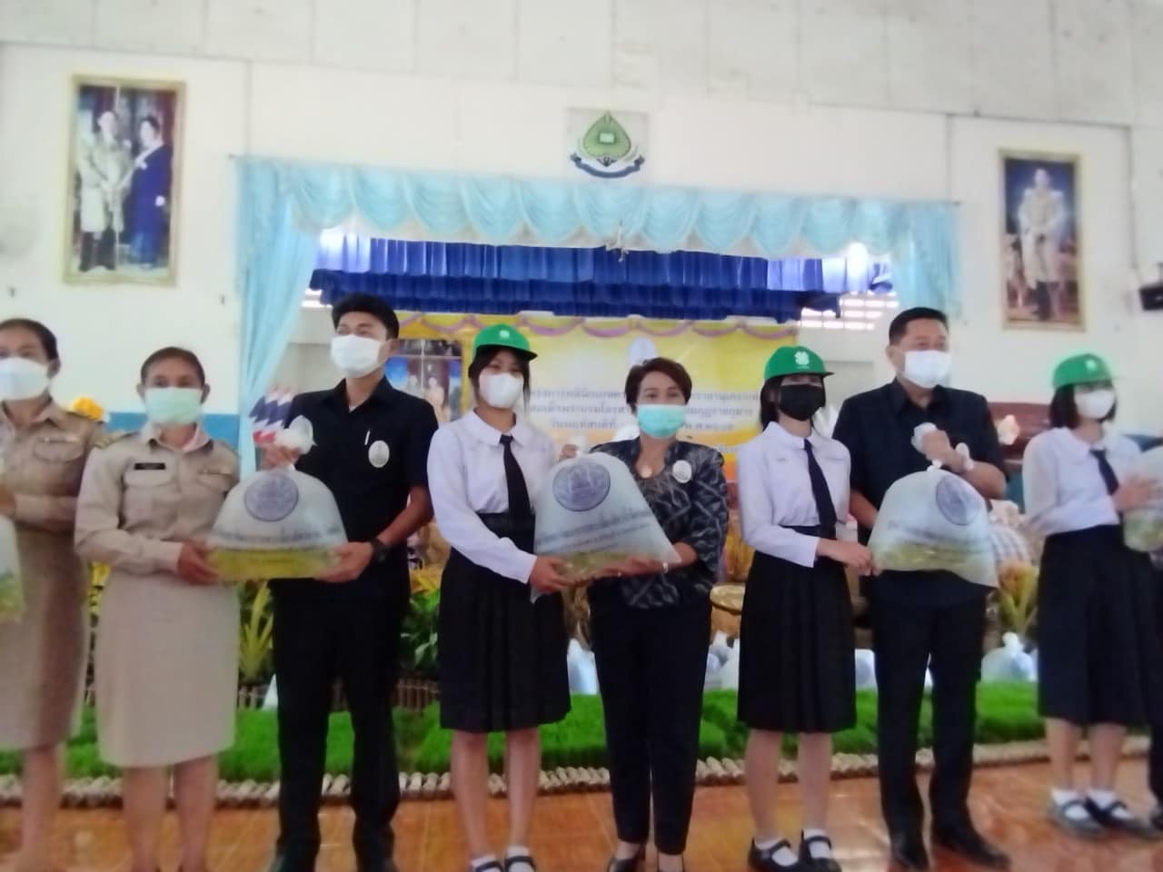 ร่วมเป็นเกียรติในพิธีเปิดงานโครงการคลินิกเกษตรเคลื่อนที่ในพระราชานุเคราะห์สมเด็จพระบรมโอรสาธิราชฯ สยามมกุฎราชกุมาร ครั้งที่ ๑..คลิก