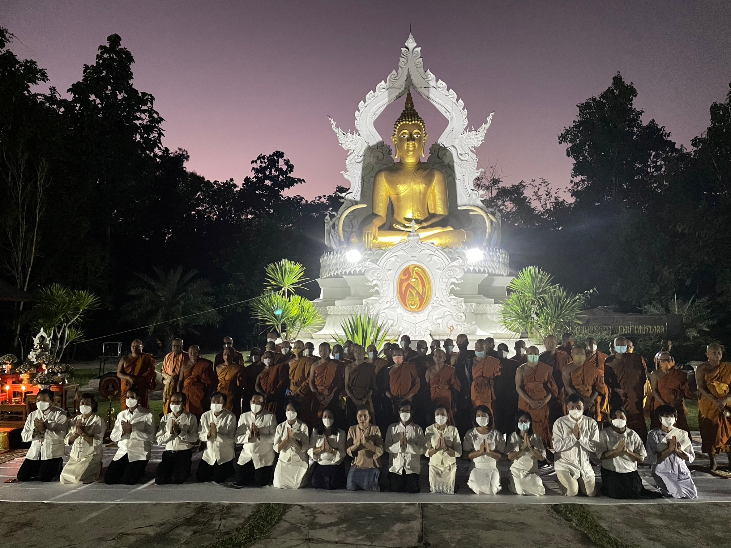 วันที่ 16 ธันวาคม พ.ศ. 2565  นายบุญหลาย กุลนารัตน์  ประมงจังหวัดหนองบัวลำภู มอบหมายให้นางถนอมขวัญ นอศรี หัวหน้ากลุ่มบริหารและยุทธศาสตร์ และนายตะวัน พวงพันธุ์ เจ้าหน้าที่วิเคราะห์นโยบายและแผน ร่วมพิธีเจริญพระพุทธมนต์..คลิก