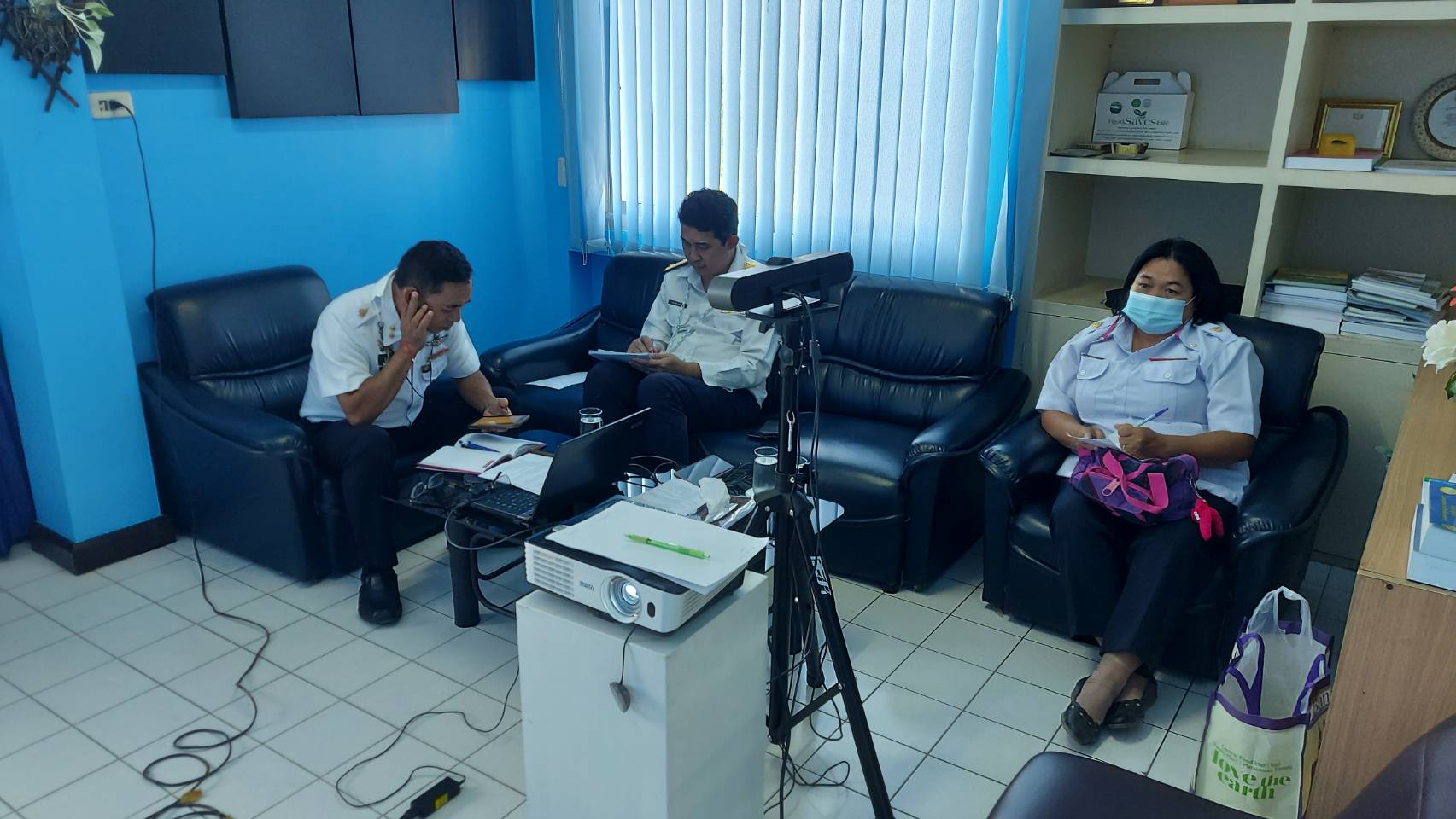 ประชุมคณะทำงานแก้ไขปัญหาการเลี้ยงกุ้งทะเล จังหวัดกาญจนบุรี..คลิก