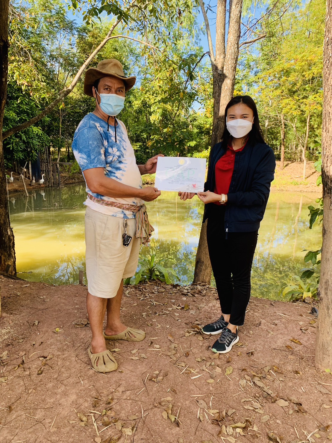 ประมงอำเภอโพนสวรรค์ ออกพื้นที่ปฏิบัติงานส่งเสริมการเพาะเลี้ยงสัตว์น้ำที่ดีสำหรับการผลิตสัตว์น้ำ (GAP)..คลิก