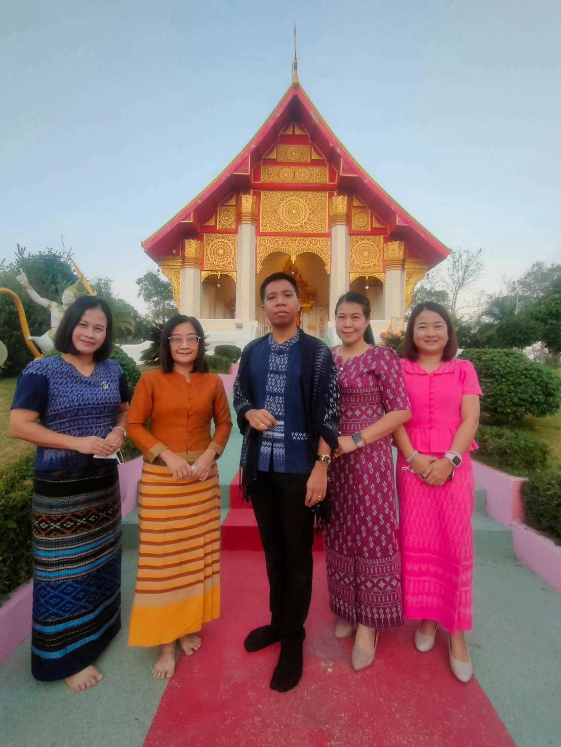 วันที่ 14 มกราคม 2566 นางถนอมขวัญ นอศรี หัวหน้ากลุ่มบริหารและยุทธศาสตร์ ร่วมกิจกรรมชาวหนองบัวลำภูสวมใส่ผ้าไทยใส่บาตรทุกวันพระ ถวายพระกุศล สมเด็จพระเจ้าลูกเธอเจ้าฟ้าสิริวัณณวรี นารีรัตนราชกัญญา เนื่องในโอกาสวันคล้ายวันประสูติครบ 1 รอบ ในวันที่ 8 มกราคม พ.ศ.2566..คลิก