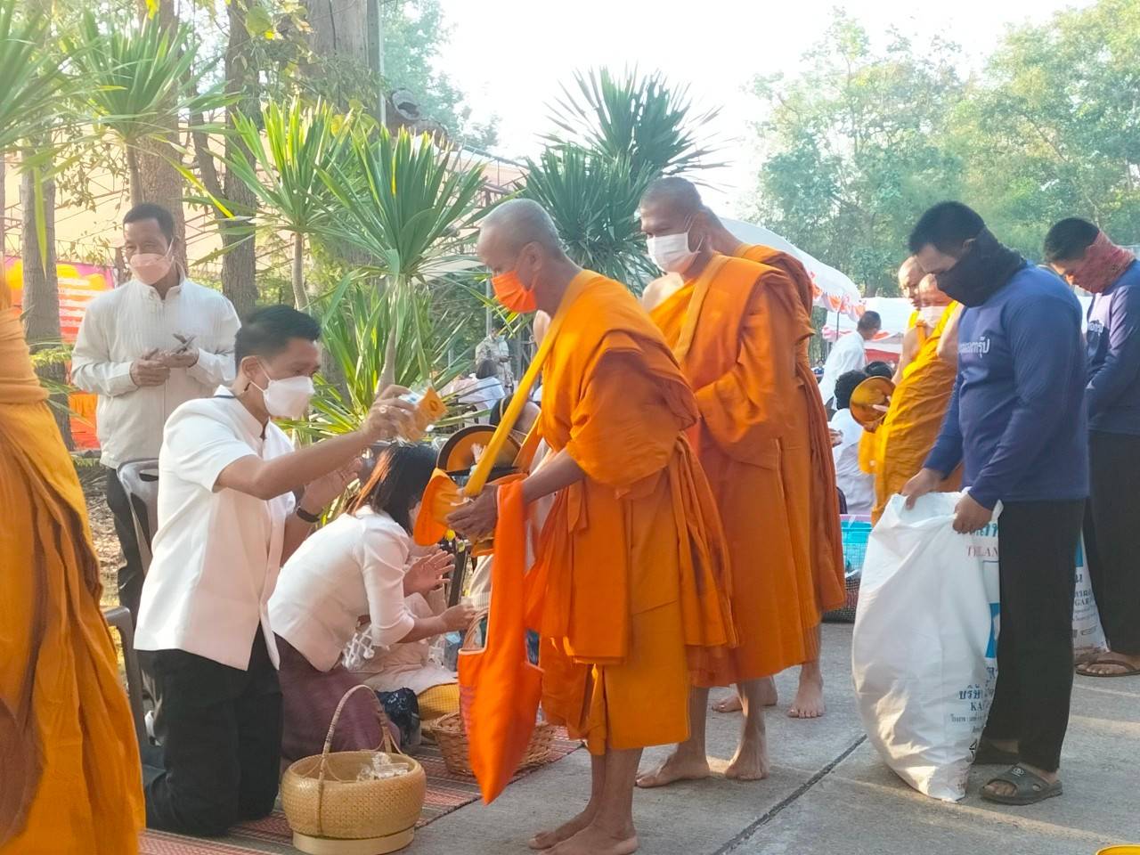 วันที่ 16 มกราคม 2566 สำนักงานประมงจังหวัดหนองบัวลำภู ร่วมพิธีทำบุญตักบาตร และพิธีเจริญพระพุทธมนต์ เจริญจิตภาวนา โครงการบรรพชาอุปสมบท 99 รูป เพื่อถวายพระพรชัยงคลแด่สมเด็จพระเจ้าลูกเธอ เจ้าฟ้าพัชรกิติยาภา นเรนทิราเทพยวดี กรมหลวงราชสาริณีสิริพัชร มหาวัชรราชธิดา..คลิก