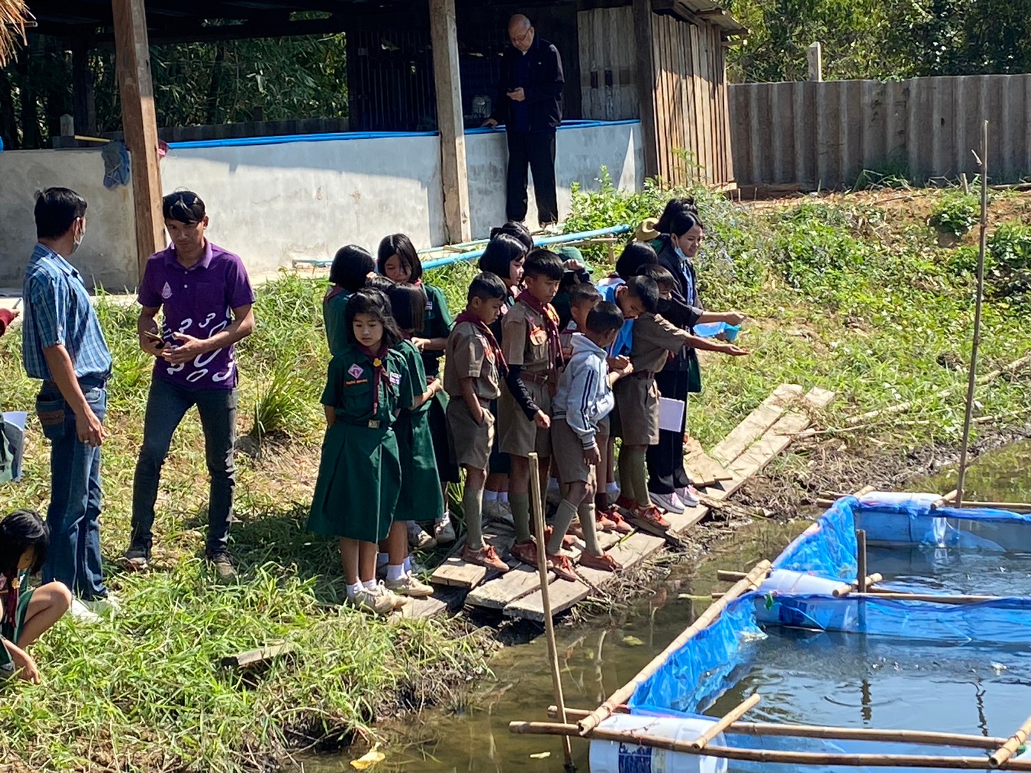 วันที่ 19 มกราคม 2566 สำนักงานประมงจังหวัดหนองบัวลำภู ออกติดตาม ตรวจเยี่ม ให้ความรู้ คำแนะนำ หลักการเลี้ยงสัตว์น้ำ การดูแลรักษา ฯลฯ แก่เด็กนักเรียนตามโครงการด้วยรักและห่วงใย โรงเรียนบ้านวังหินซา..คลิก