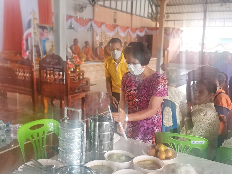 ร่วมถวายภัตตาหารเพลพระสงฆ์ ณ วัดลานแซะ จังหวัดพัทลุง
