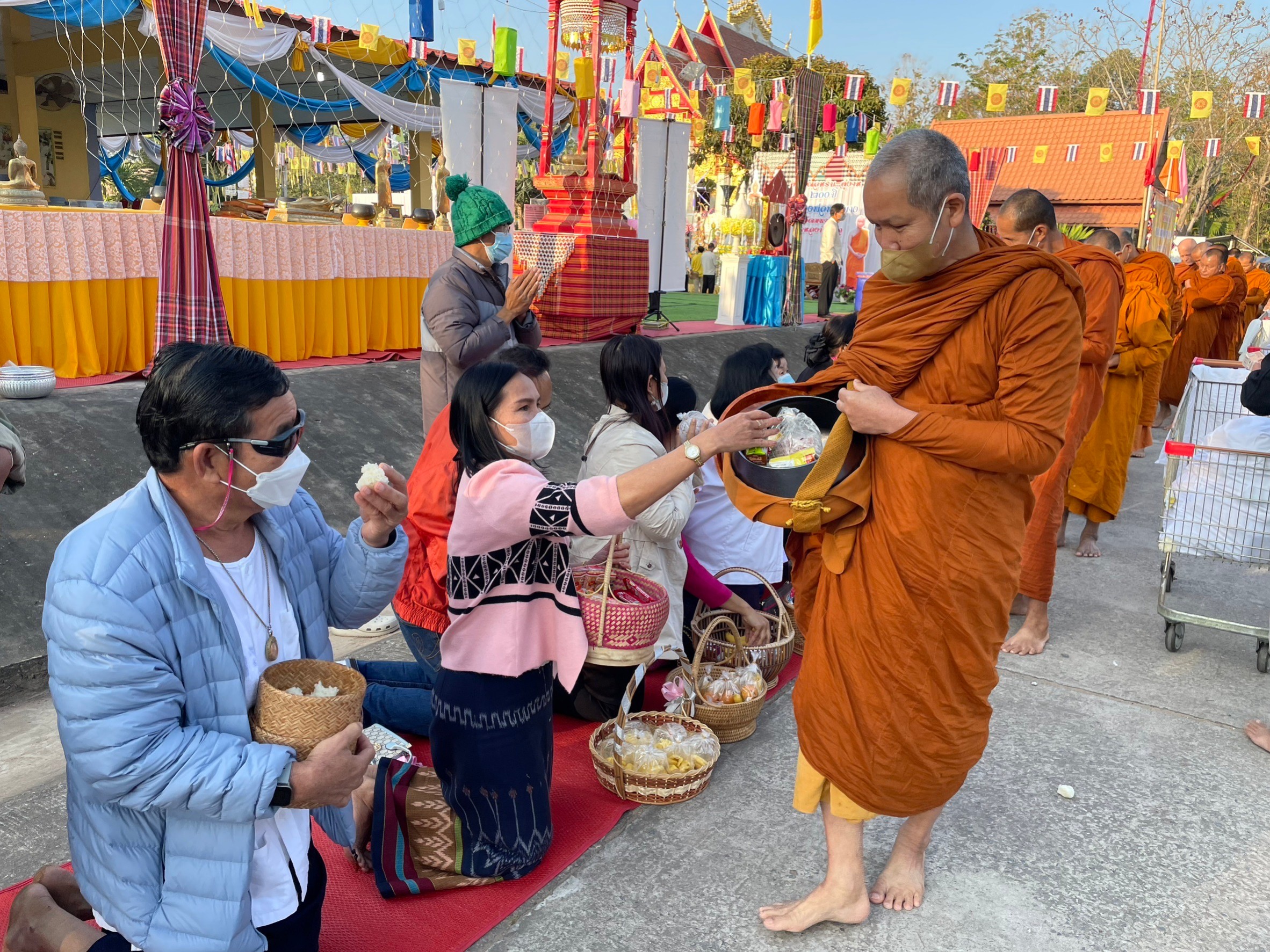 วันที่ 29 มกราคม 2566 สำนักงานประมงจังหวัดหนองบัวลำภู ร่วมกิจกรรมชาวหนองบัวลำภูสวมใส่ผ้าไทยใส่บาตรทุกวันพระ ถวายพระกุศล สมเด็จพระเจ้าลูกเธอเจ้าฟ้าสิริวัณณวรี นารีรัตนราชกัญญา เนื่องในโอกาสวันคล้ายวันประสูติครบ 1 รอบ ในวันที่ 8 มกราคม พ.ศ. 2566..คลิก