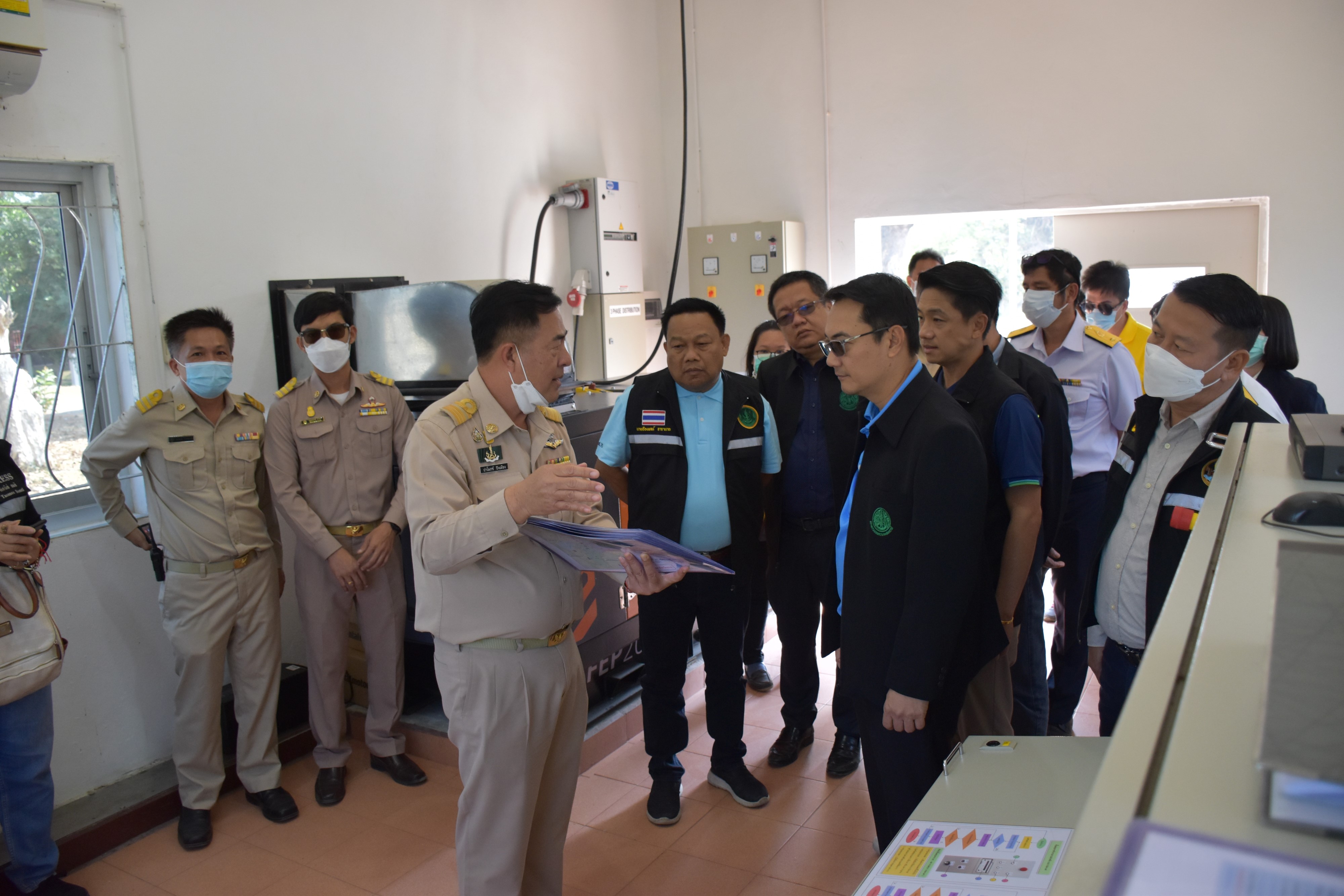 ร่วมต้อนรับ นายนราพัฒน์  แก้วทอง  ผู้ช่วยรัฐมนตรีประจำกระทรวงเกษตรและสหกรณ์ เข้าตรวจเยี่ยมการการดำเนินงานฝายพับได้ ณ บริเวณประตูระบายน้ำประมงกว๊านพะเยา อำเภอเมืองพะเยา..คลิก