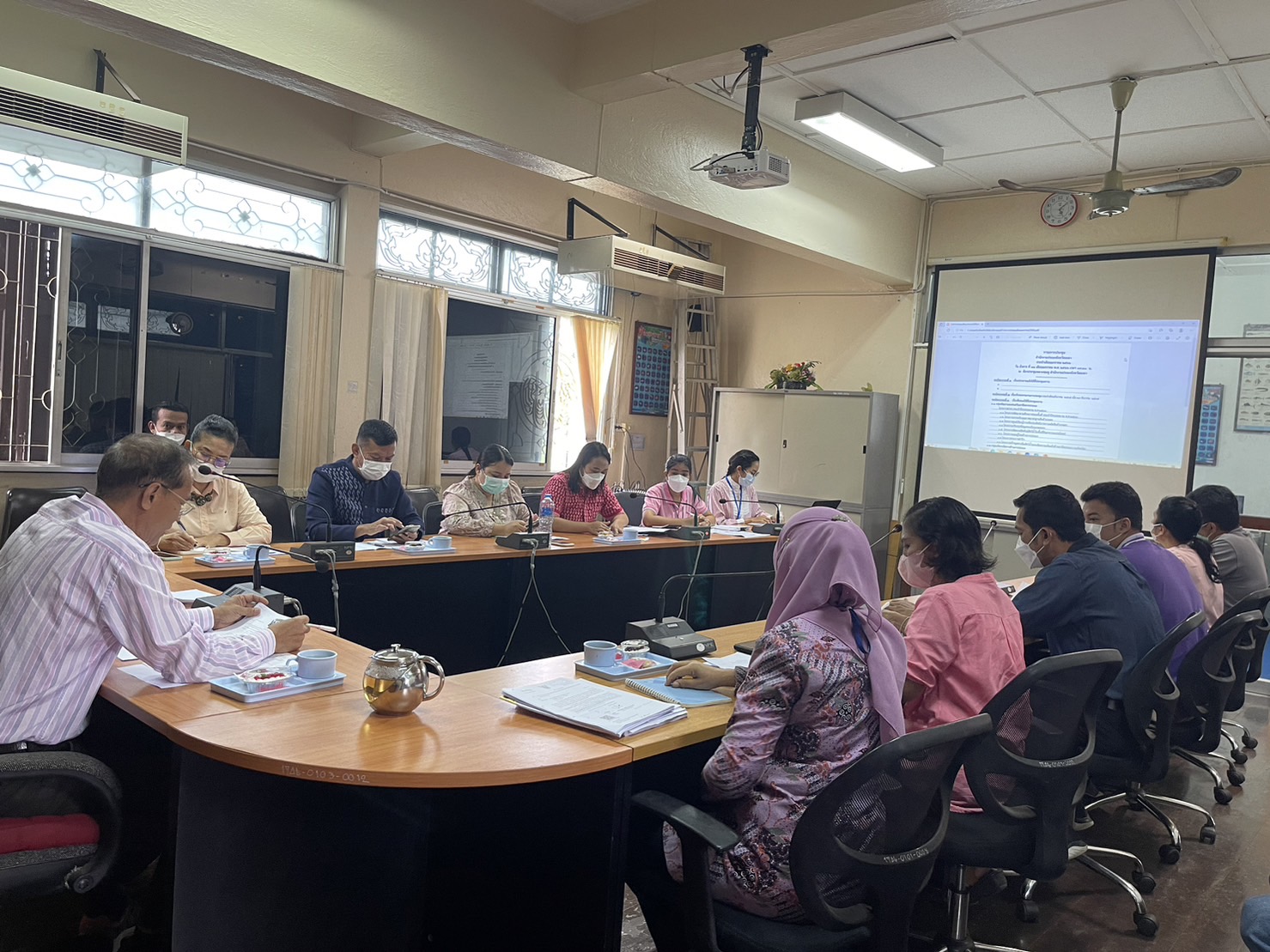 การประชุมประจำเดือนของข้าราชการและเจ้าหน้าที่สำนักงานประมงจังหวัดยะลา..คลิก