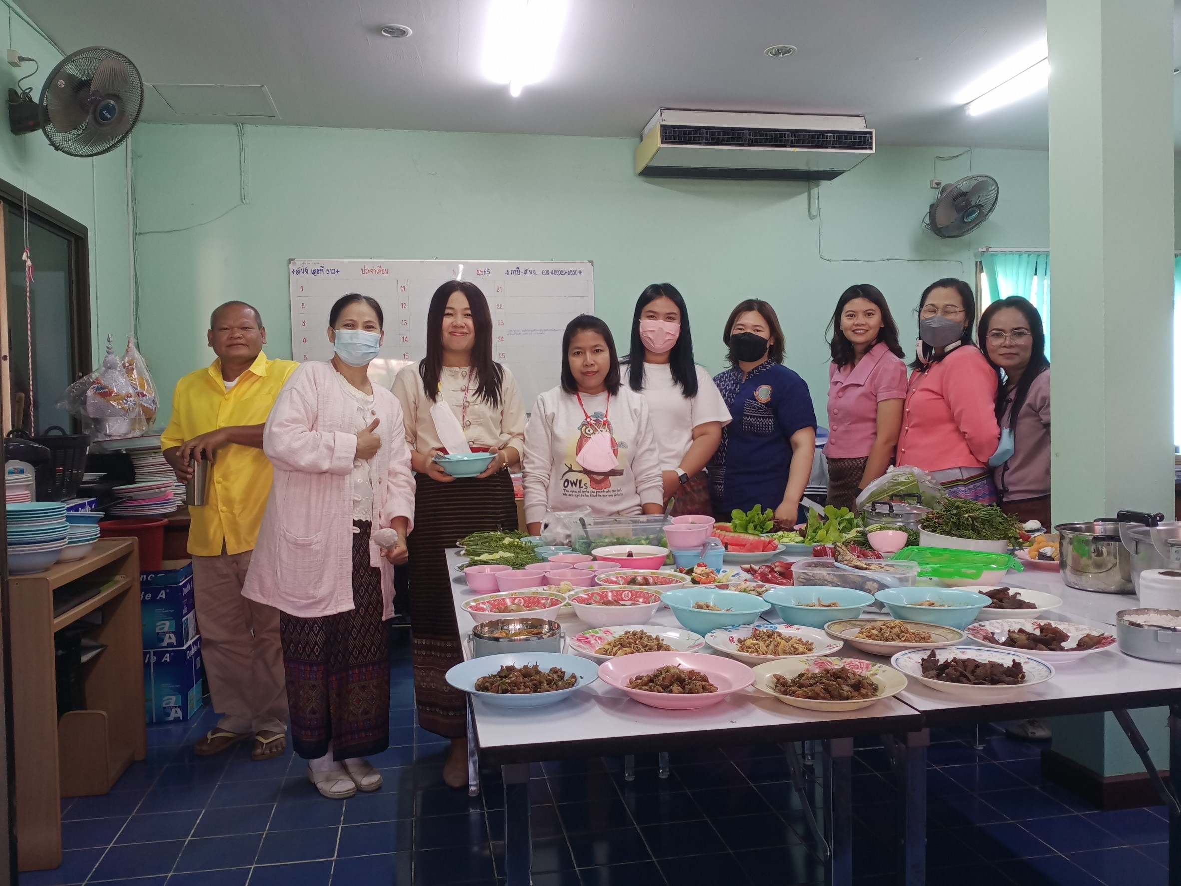 สำนักงานประมงจังหวัดนครราชสีมาจัดพิธีทำบุญเลี้ยงพระ จำนวน 9 รูป เนื่องในโอกาสวันขึ้นปีใหม่ ประจำปี พ.ศ.2566..คลิก
