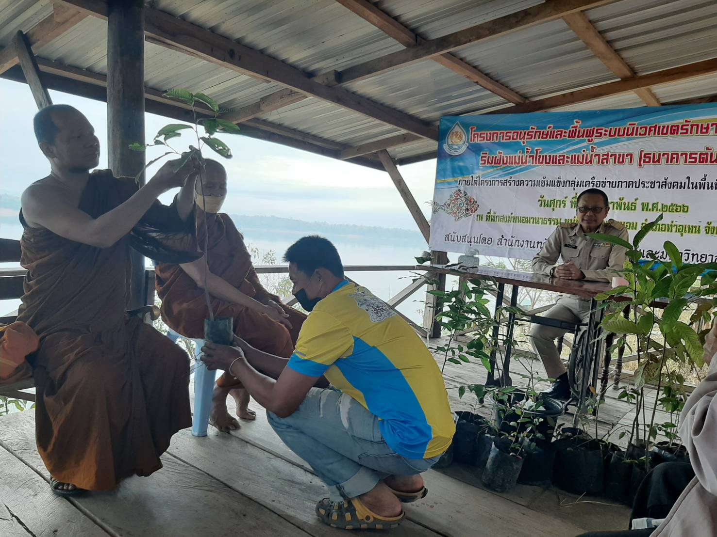ประมงจังหวัดนครพนม ร่วมกิจกรรมโครงการอนุรักษ์และฟื้นฟูระบบนิเวศเขตรักษาพันธุ์สัตว์น้ำริมแม่น้ำโขง..คลิก