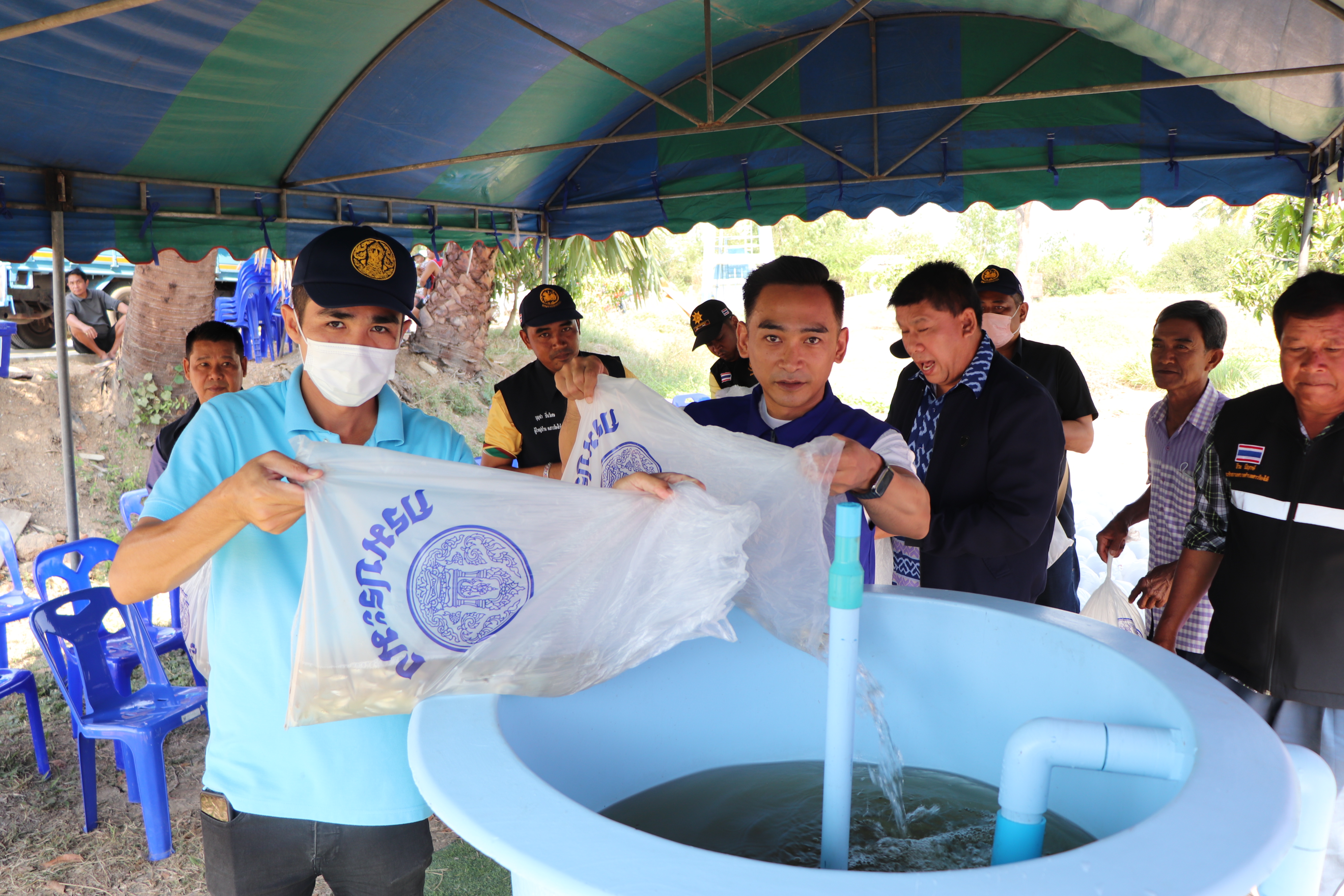 สร้างแหล่งอาหารธรรมชาติ ในแหล่งน้ำ และปล่อยพันธุ์ปลาตะเพียน จำนวน 35,800 ตัว ปลายี่สก จำนวน 5,000 ตัว และปลานิล จำนวน 10,200 ตัว ณ บึงห้วยคล้า หมู่ 3 ตำบลสาวร้องไห้ อำเภอวิเศษชัยชาญ ในโครงการเพิ่มผลผลิตสัตว์น้ำเศรษฐกิจ ที่มีมูลค่าสูงเพื่อสร้างรายได้..คลิก