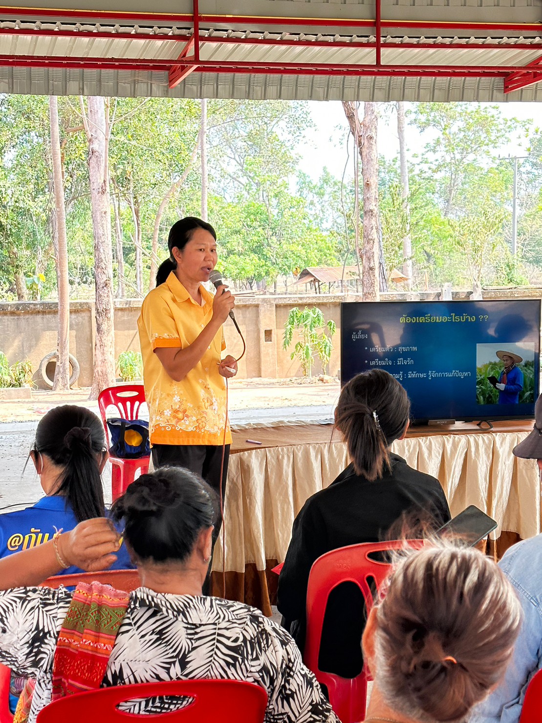 จัดฝึกอบรมโครงการพัฒนาอาชีพการเพาะเลี้ยงปลาตะเพียนขาวในบ่อดินอำเภอกันทรารมย์..คลิก