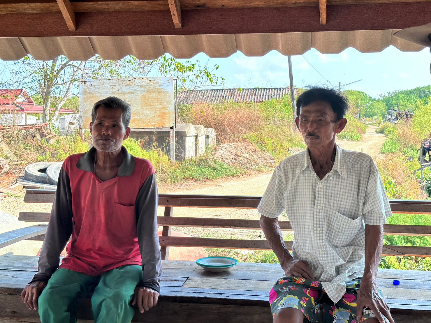 ร่วมส่งมอบวัสดุอุปกรณ์ (ลูกพันธุ์หอยแครง) ให้กับองค์กรชุมชนประมงท้องถิ่น กลุ่มอนุรักษ์ทรัพยากรธรรมชาติทางทะเล